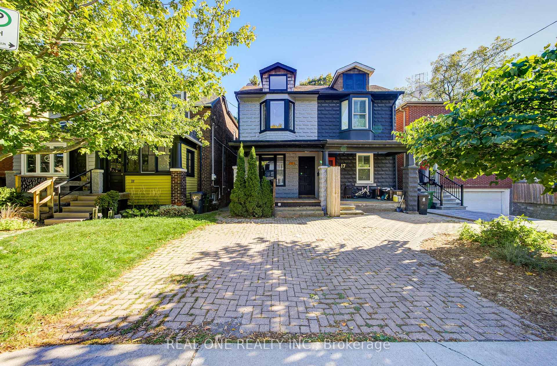 Photo 2 of 19 Battenberg Avenue, Toronto, Woodbine Corridor — HOMEH