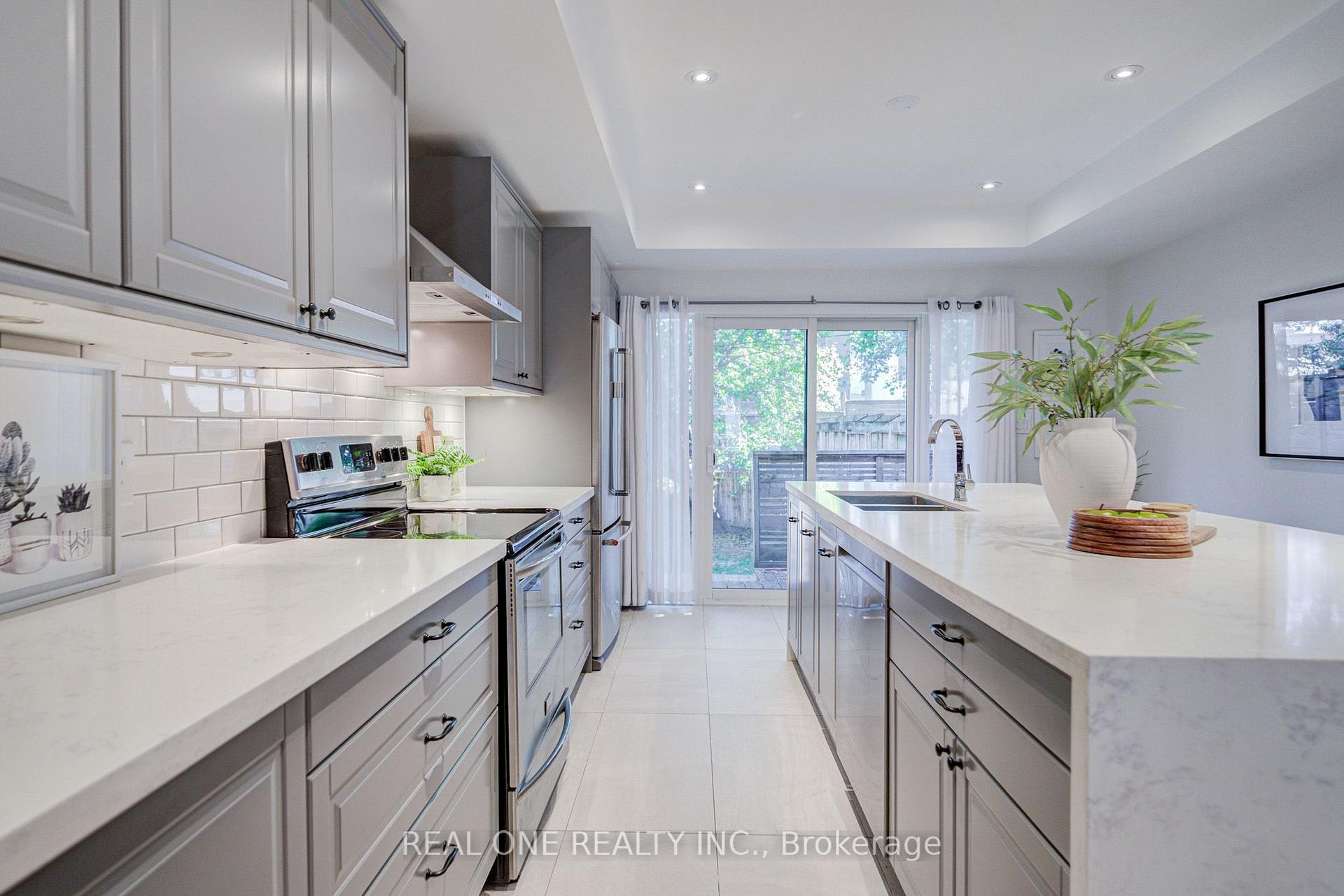 Photo 13 of 19 Battenberg Avenue, Toronto, Woodbine Corridor — HOMEH
