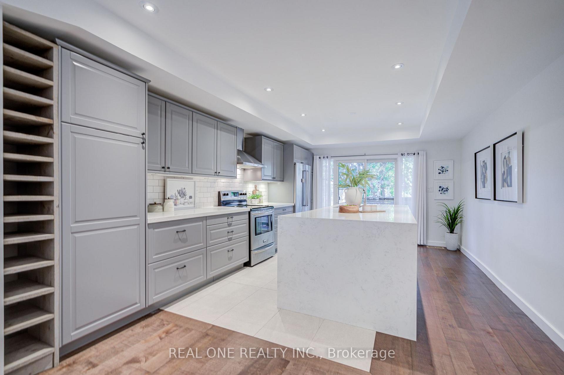 Photo 14 of 19 Battenberg Avenue, Toronto, Woodbine Corridor — HOMEH