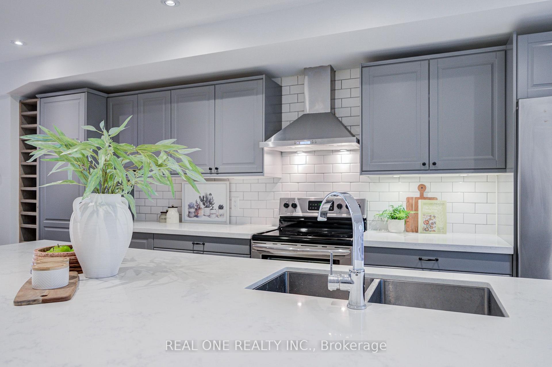 Photo 16 of 19 Battenberg Avenue, Toronto, Woodbine Corridor — HOMEH