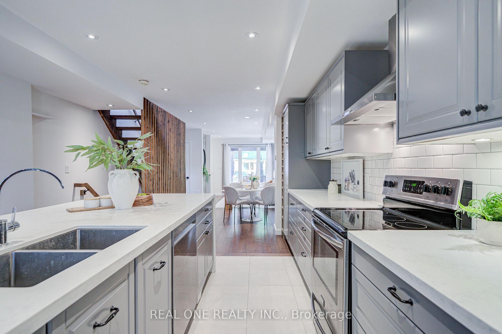Photo 18 of 19 Battenberg Avenue, Toronto, Woodbine Corridor — HOMEH