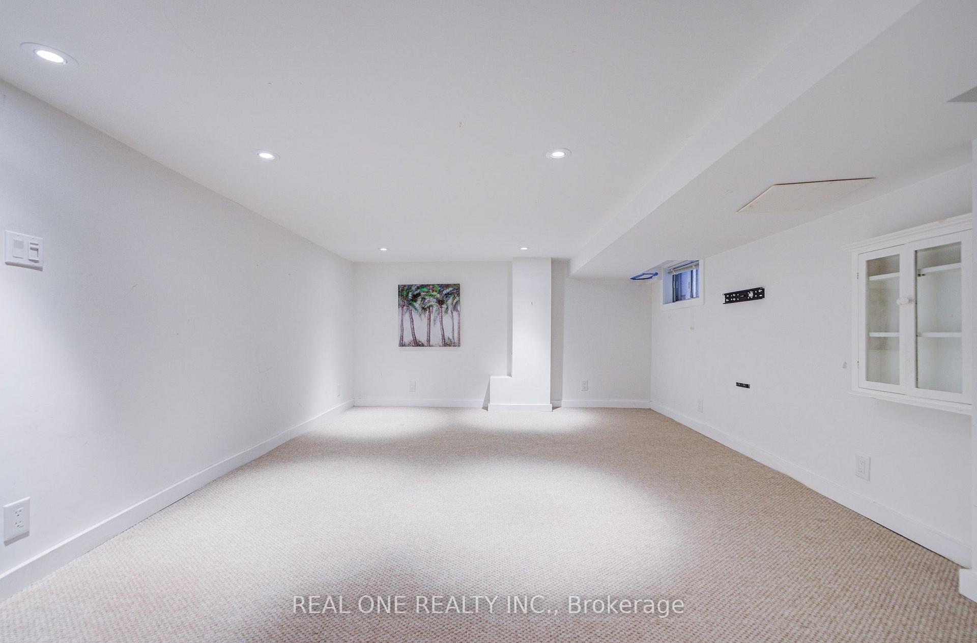 Photo 35 of 19 Battenberg Avenue, Toronto, Woodbine Corridor — HOMEH