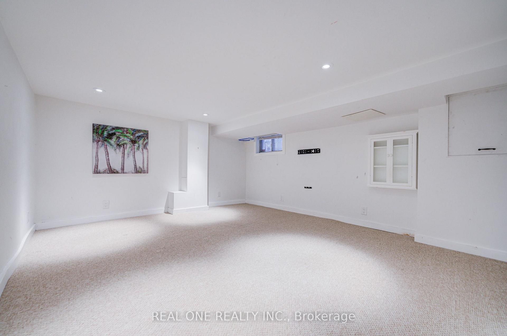Photo 36 of 19 Battenberg Avenue, Toronto, Woodbine Corridor — HOMEH