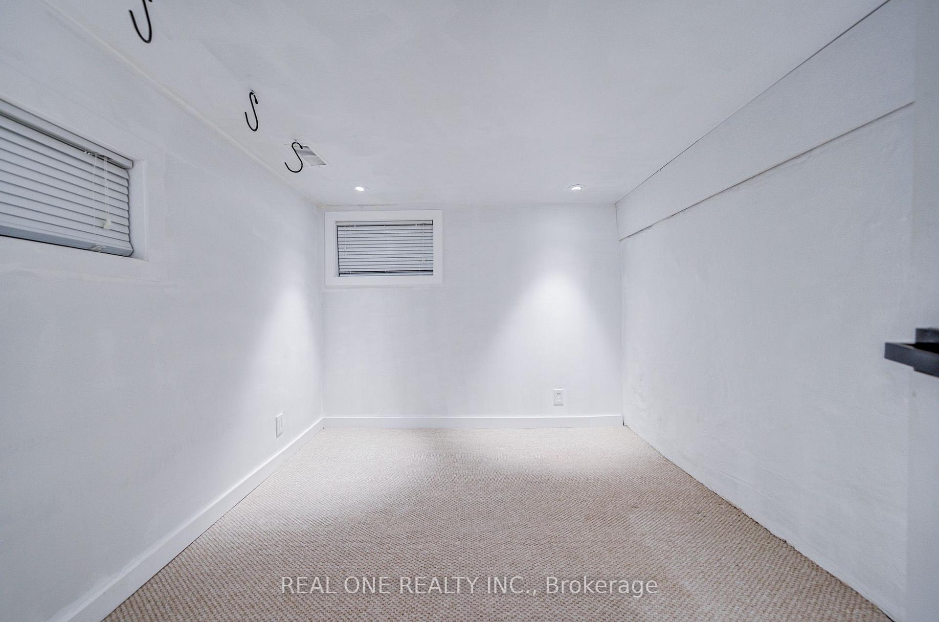 Photo 37 of 19 Battenberg Avenue, Toronto, Woodbine Corridor — HOMEH