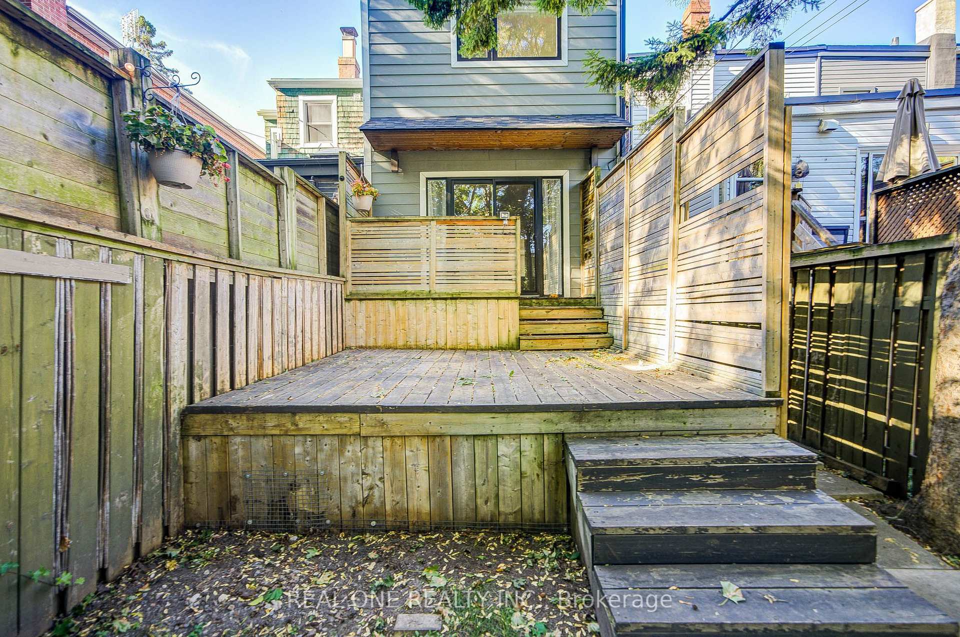 Photo 40 of 19 Battenberg Avenue, Toronto, Woodbine Corridor — HOMEH