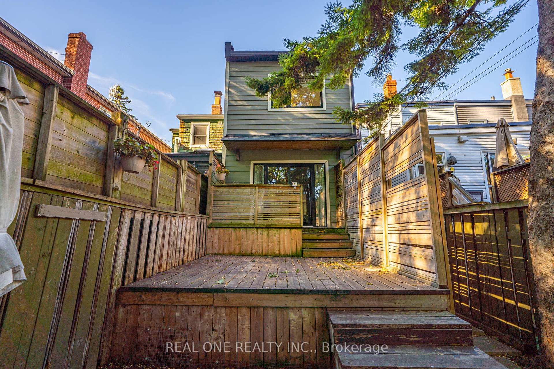Photo 46 of 19 Battenberg Avenue, Toronto, Woodbine Corridor — HOMEH