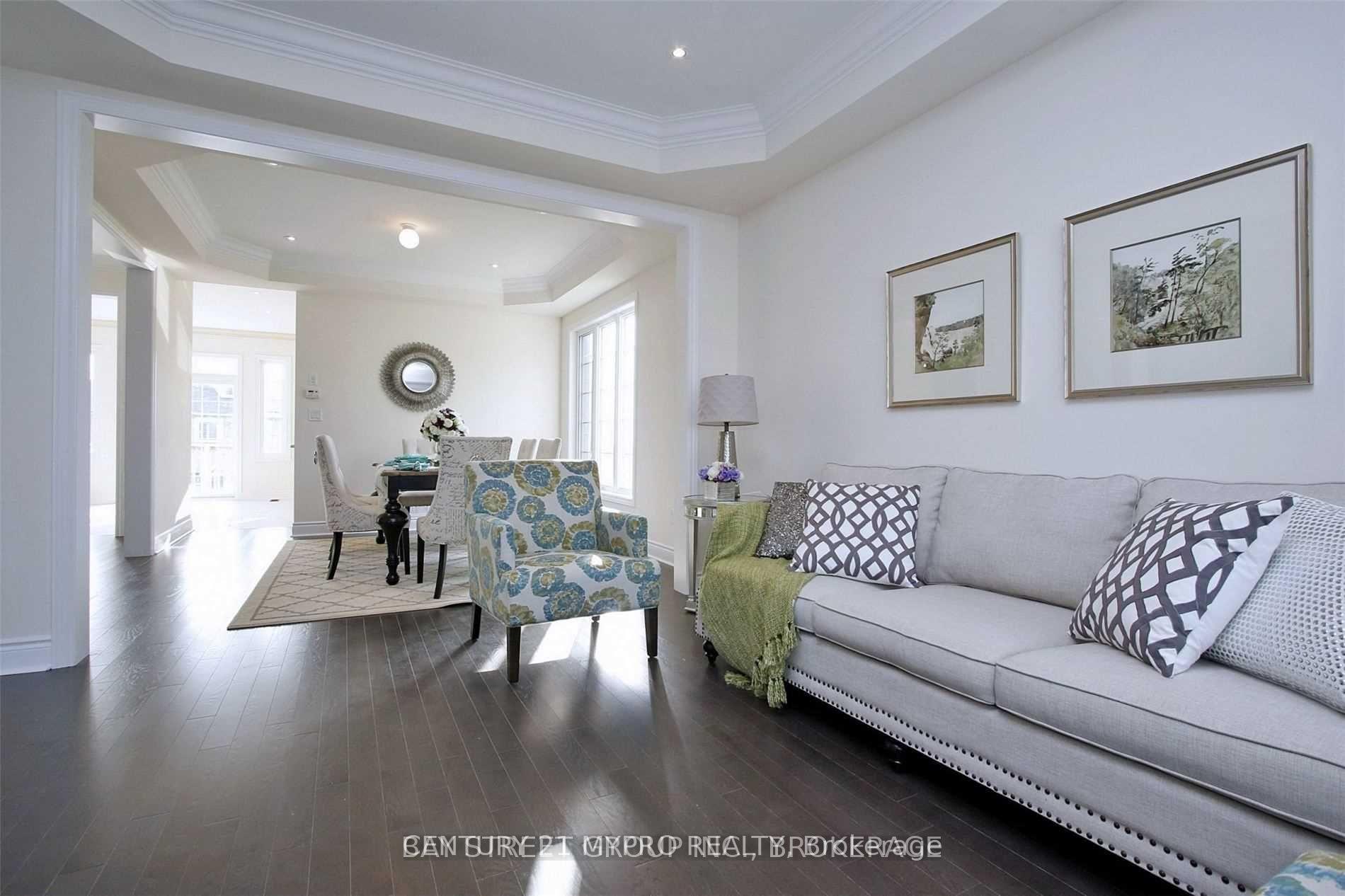 Photo 3 of 699 Mee Place, Newmarket, Stonehaven-Wyndham — HOMEH