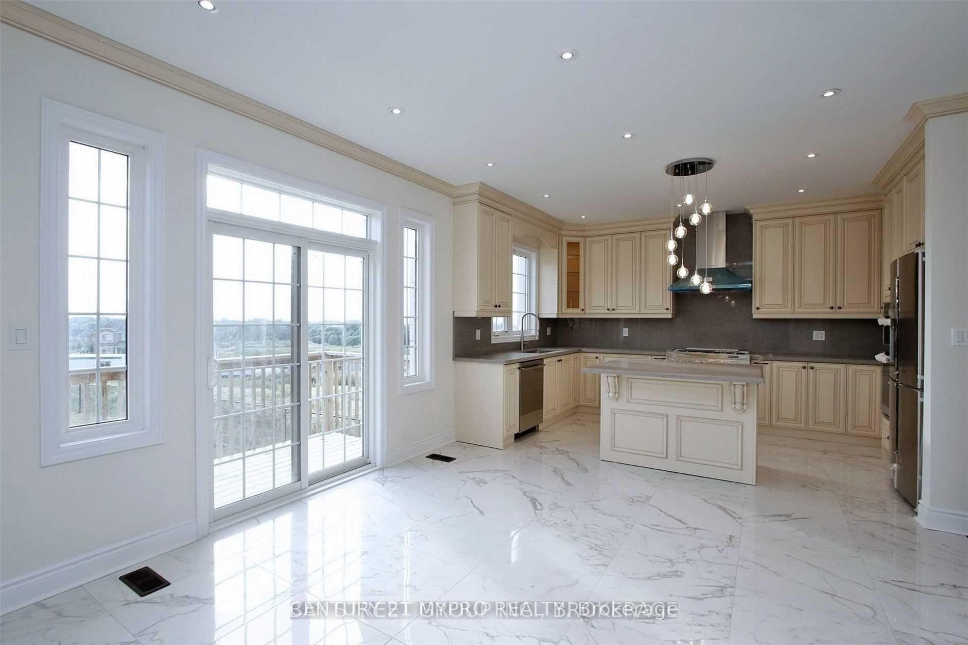 Photo 10 of 699 Mee Place, Newmarket, Stonehaven-Wyndham — HOMEH