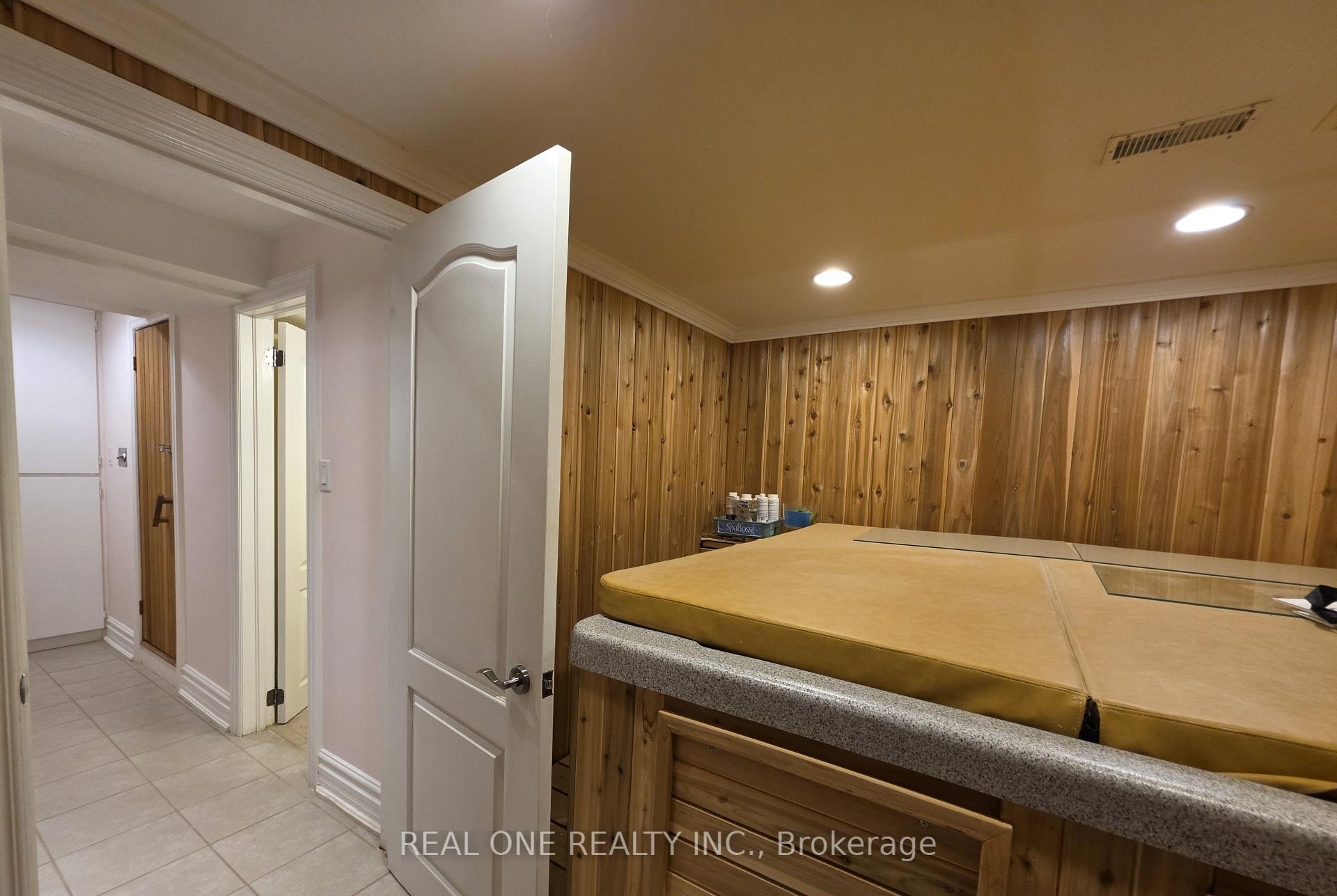 Photo 13 of 36 Wildrose Crescent E, Markham, Bayview Glen — HOMEH