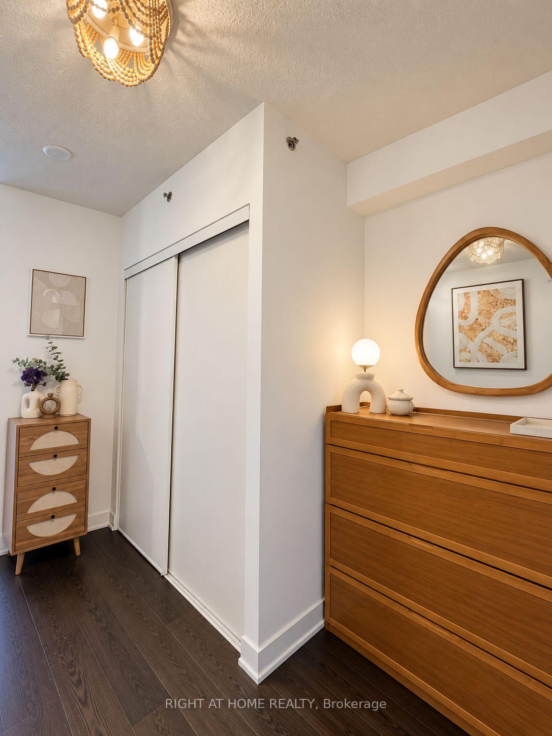 Photo 8 of Unit B210, 3200 Dakota Common, Burlington, Alton — HOMEH