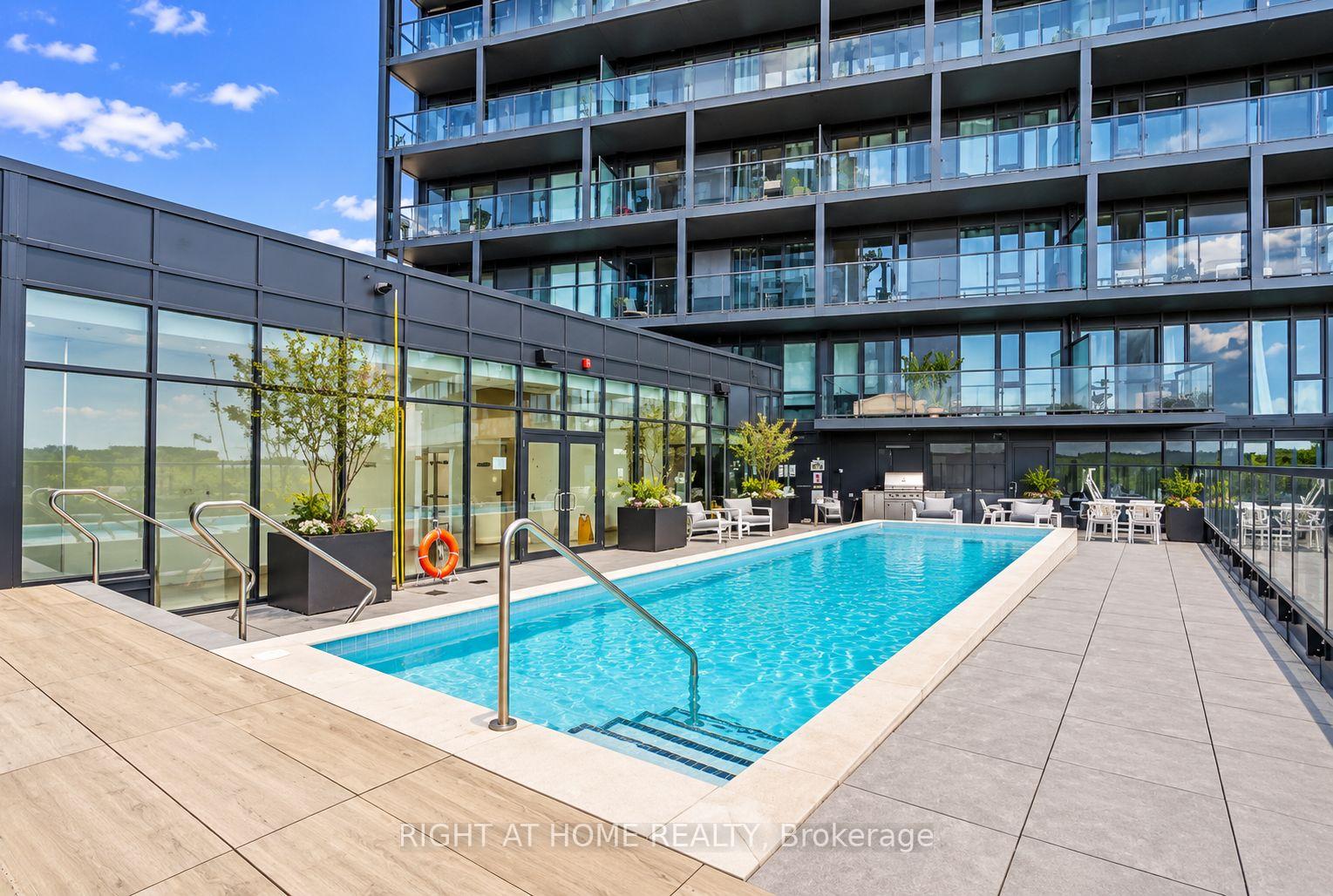 Photo 19 of Unit B210, 3200 Dakota Common, Burlington, Alton — HOMEH