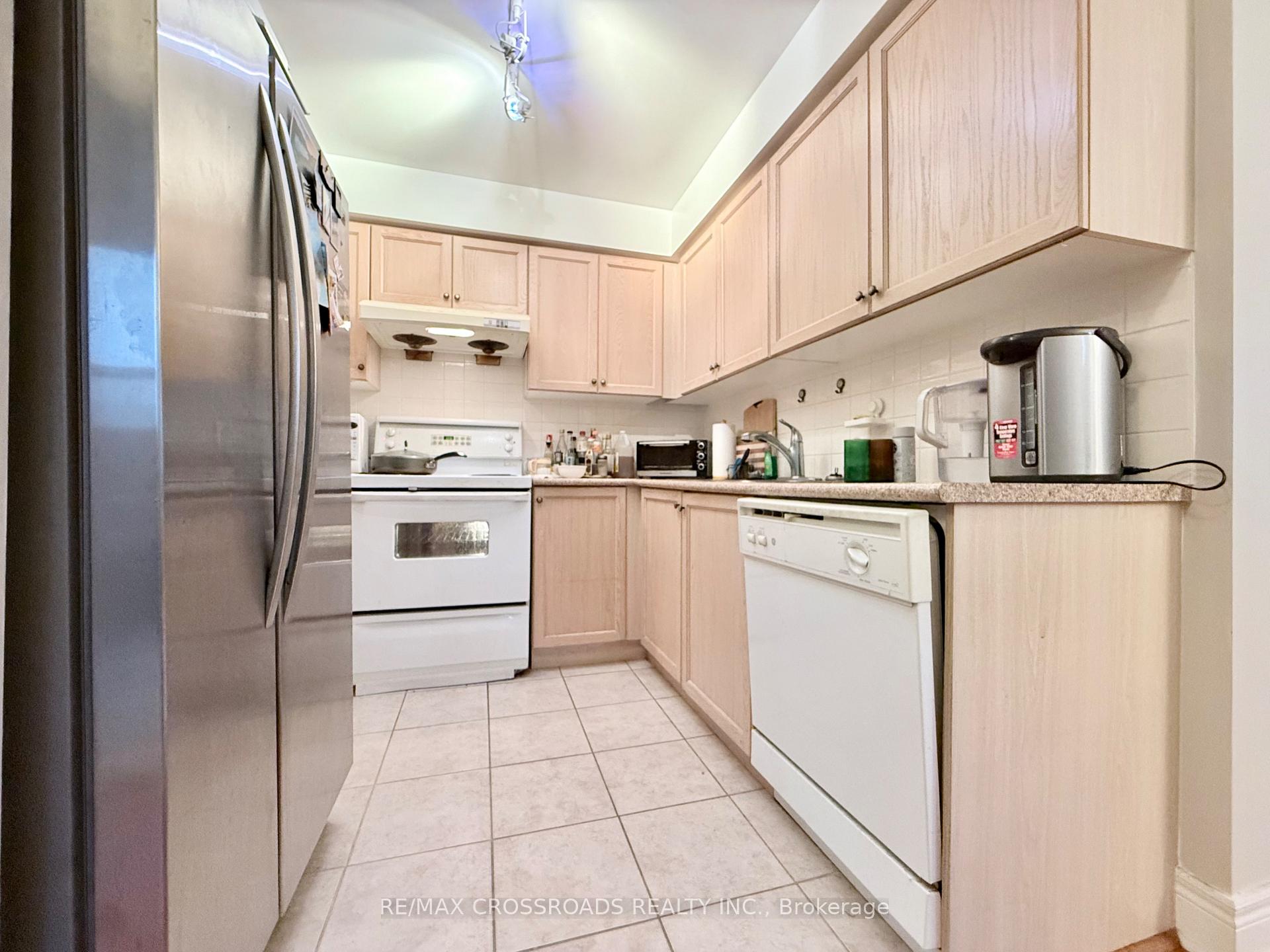 Photo 4 of Unit 603, 1 Clairtrell Road, North York, Willowdale East — HOMEH