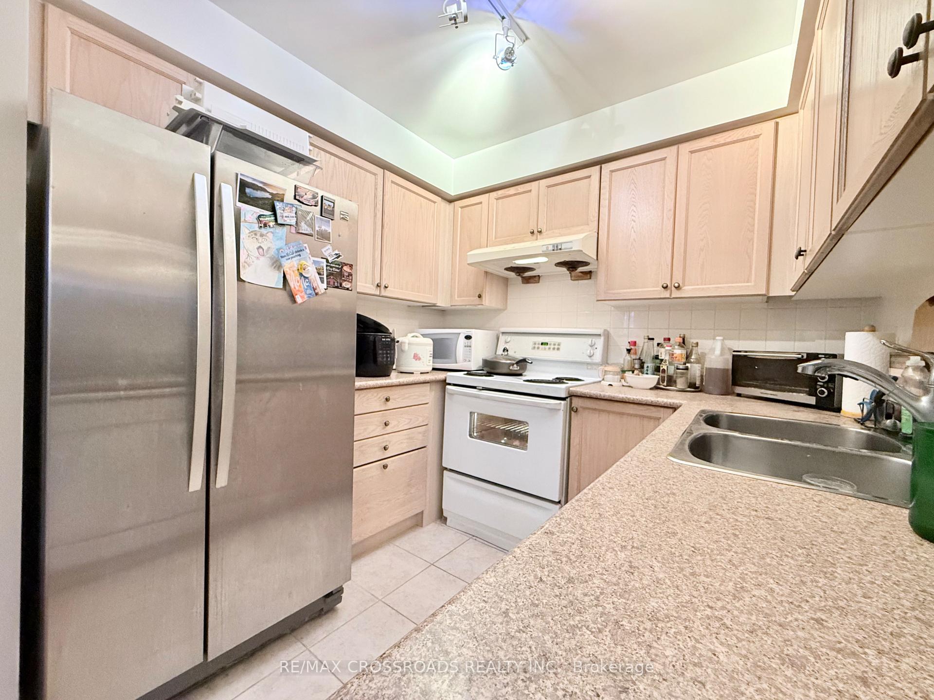 Photo 5 of Unit 603, 1 Clairtrell Road, North York, Willowdale East — HOMEH