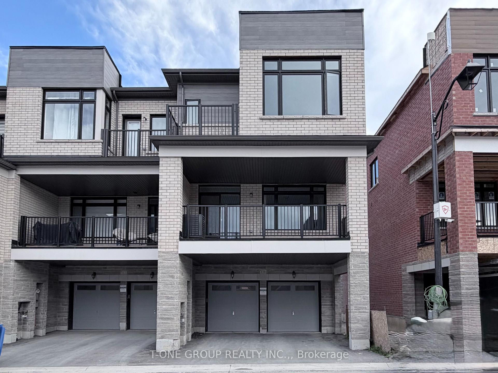 Photo 2 of 110 Blick Crescent, Aurora, Bayview Northeast — HOMEH