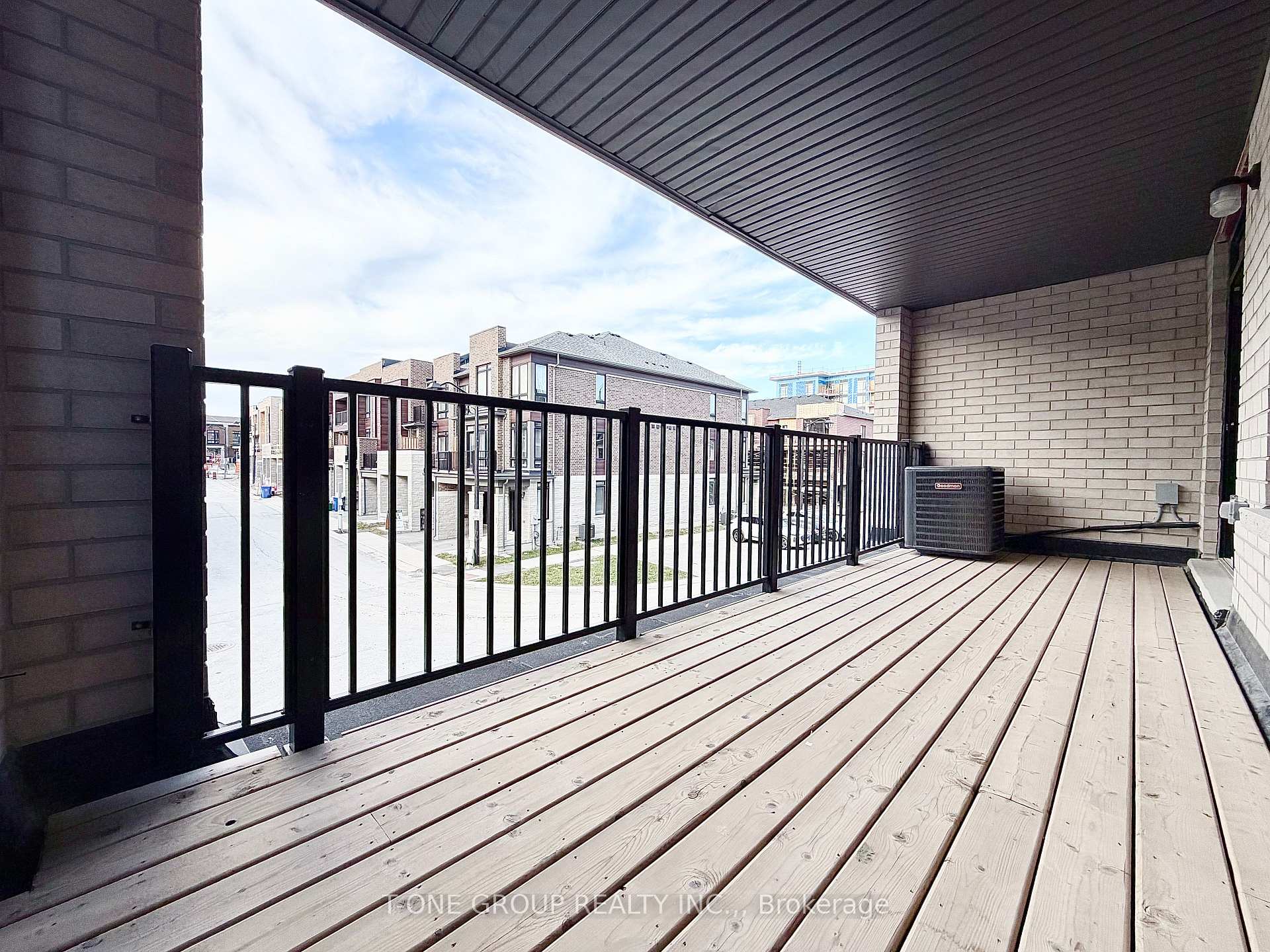 Photo 14 of 110 Blick Crescent, Aurora, Bayview Northeast — HOMEH