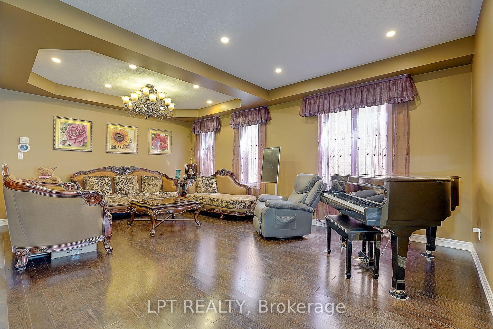 Photo 5 of 1168 McTavish Drive, Newmarket, Stonehaven-Wyndham — HOMEH