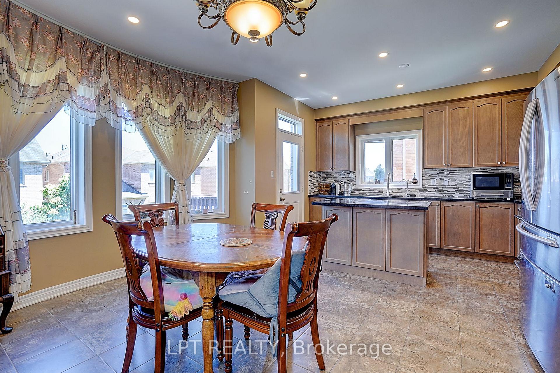 Photo 11 of 1168 McTavish Drive, Newmarket, Stonehaven-Wyndham — HOMEH