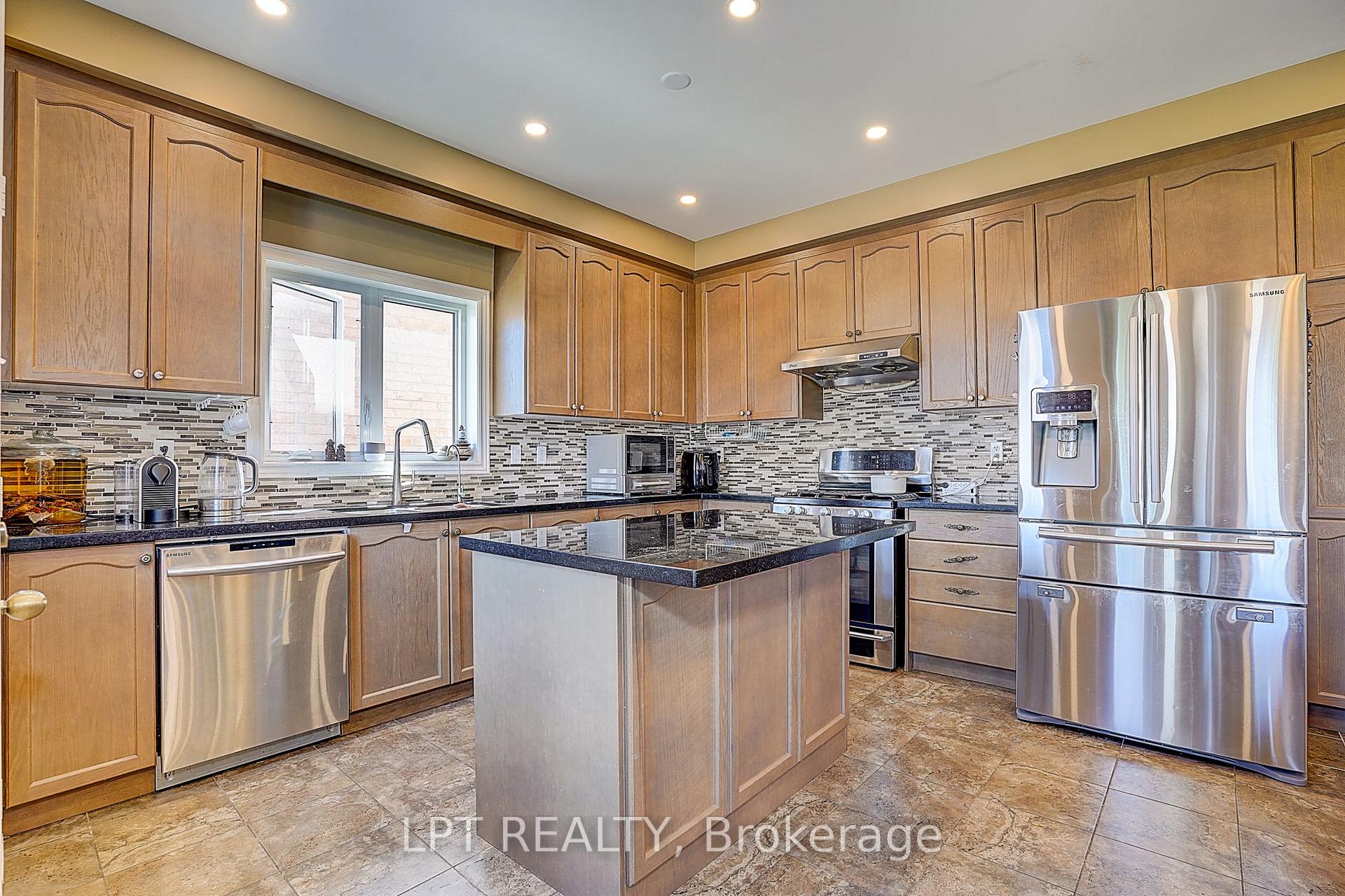 Photo 12 of 1168 McTavish Drive, Newmarket, Stonehaven-Wyndham — HOMEH