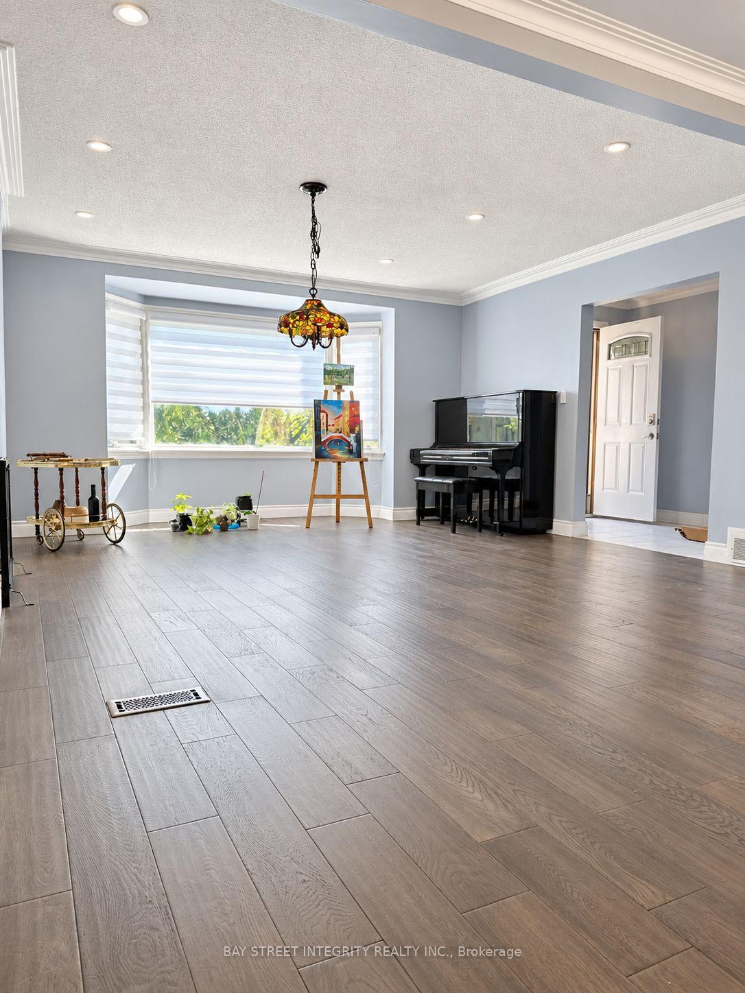 Photo 10 of 104 Shelborne Avenue, Toronto, Bedford Park-Nortown — HOMEH