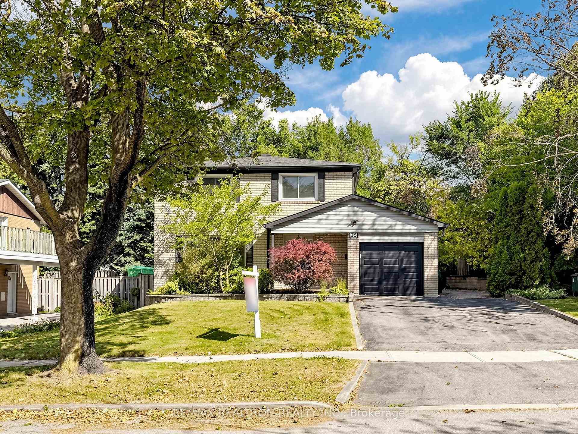 Front of 35 Rochelle Crescent