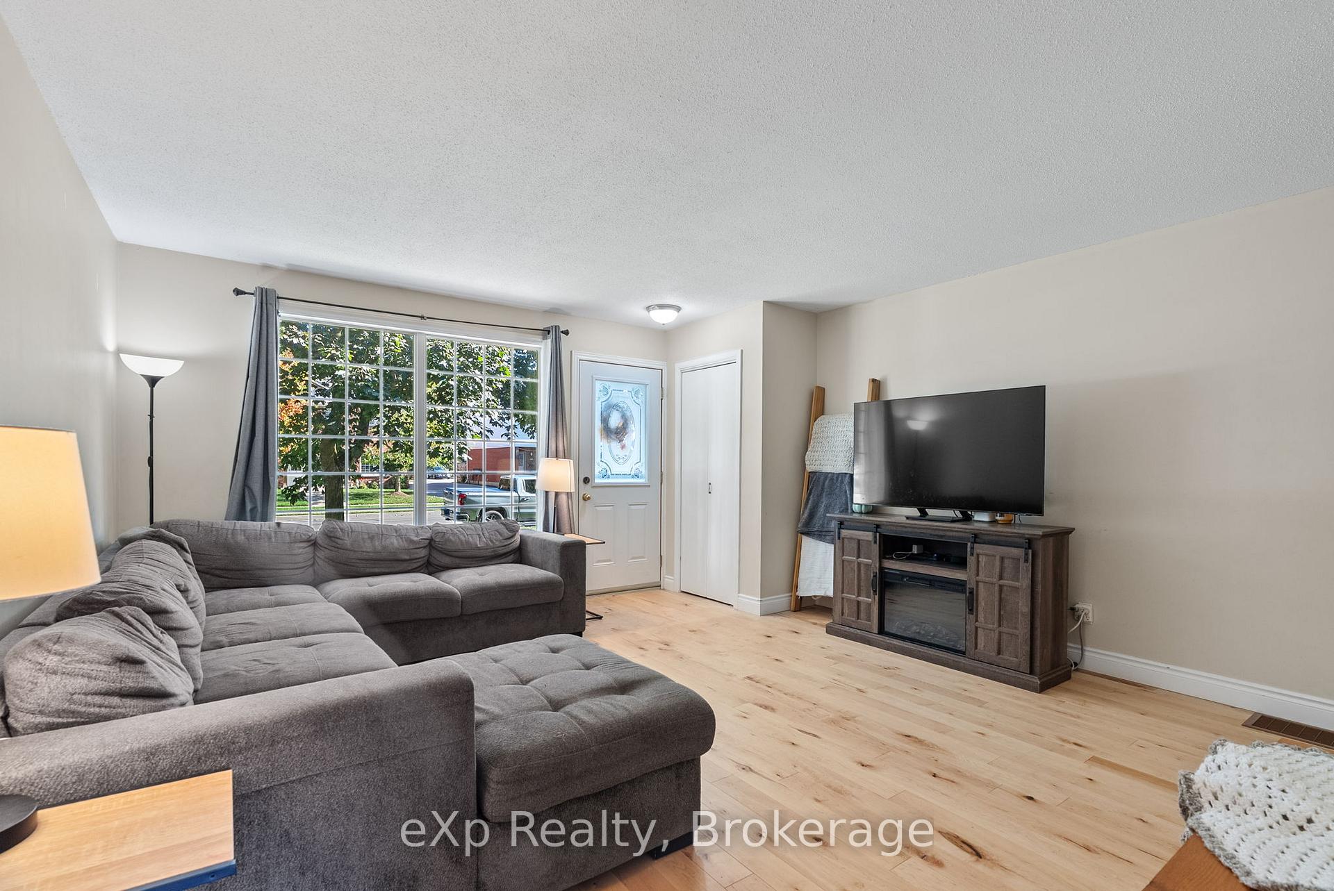 Photo 2 of 286 Dufferin Street, Stratford — HOMEH