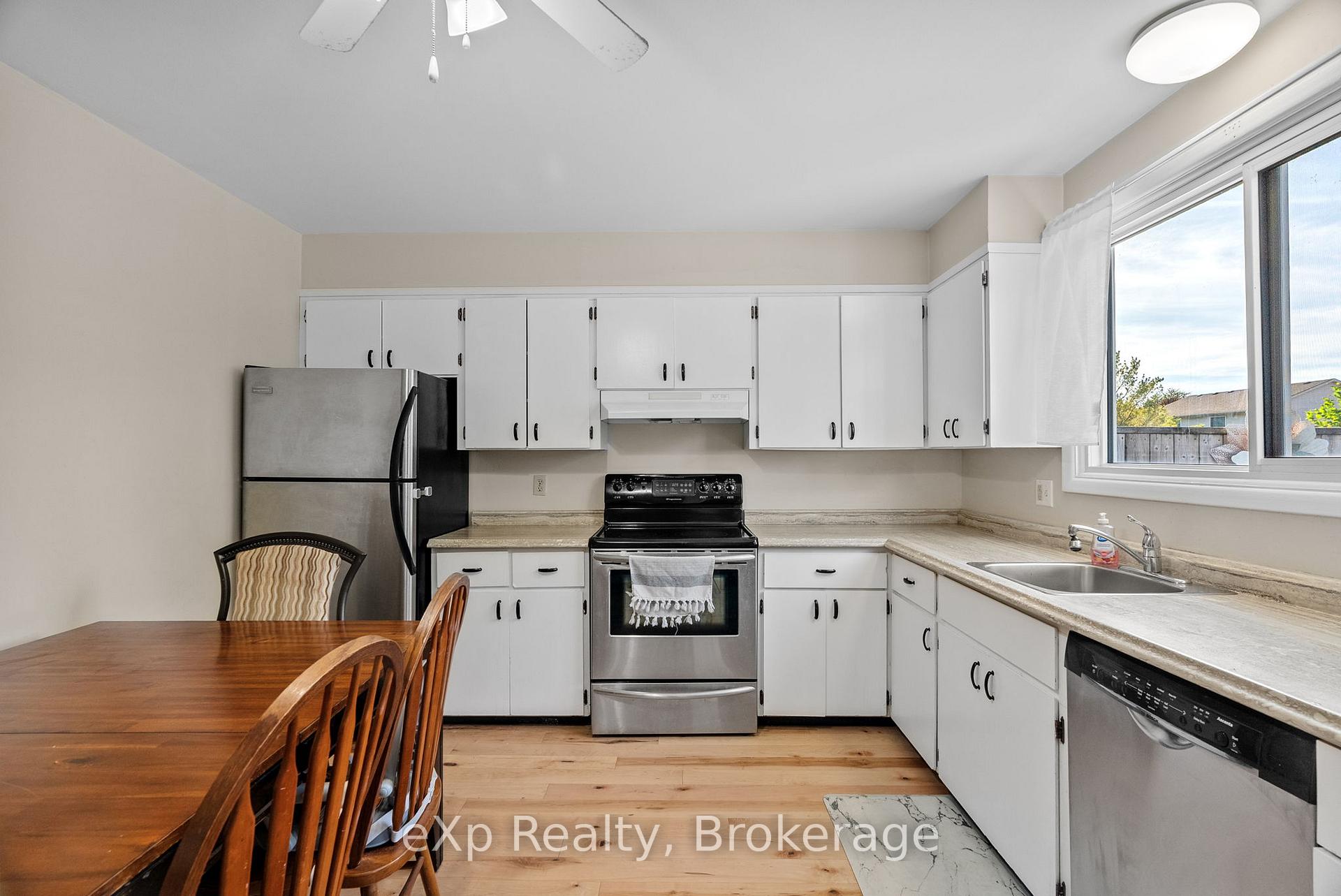 Photo 9 of 286 Dufferin Street, Stratford — HOMEH