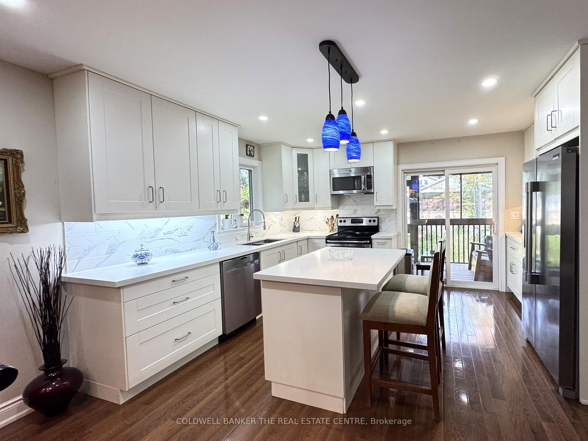 Photo 5 of 44 Iris Drive, Wasaga Beach — HOMEH