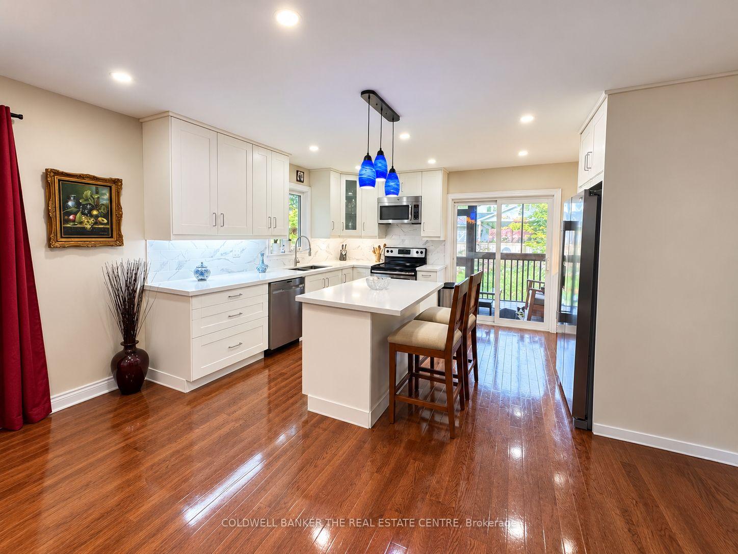 Photo 7 of 44 Iris Drive, Wasaga Beach — HOMEH