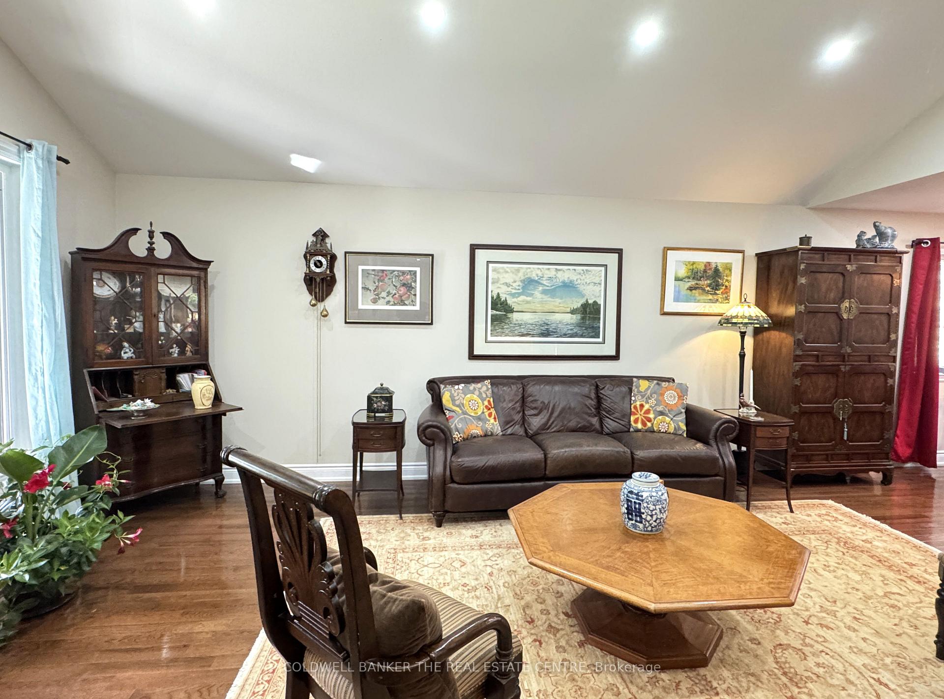 Photo 14 of 44 Iris Drive, Wasaga Beach — HOMEH