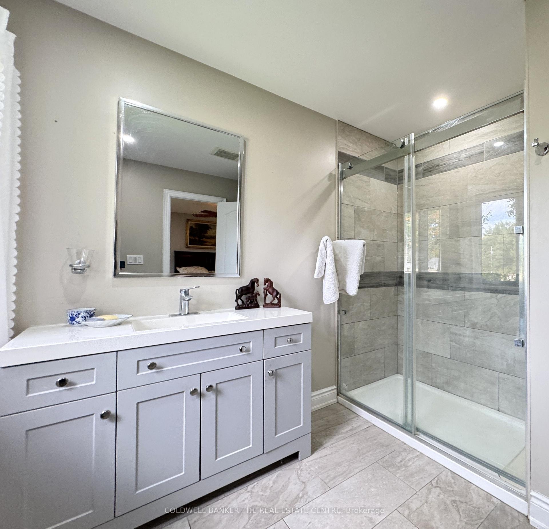 Photo 18 of 44 Iris Drive, Wasaga Beach — HOMEH