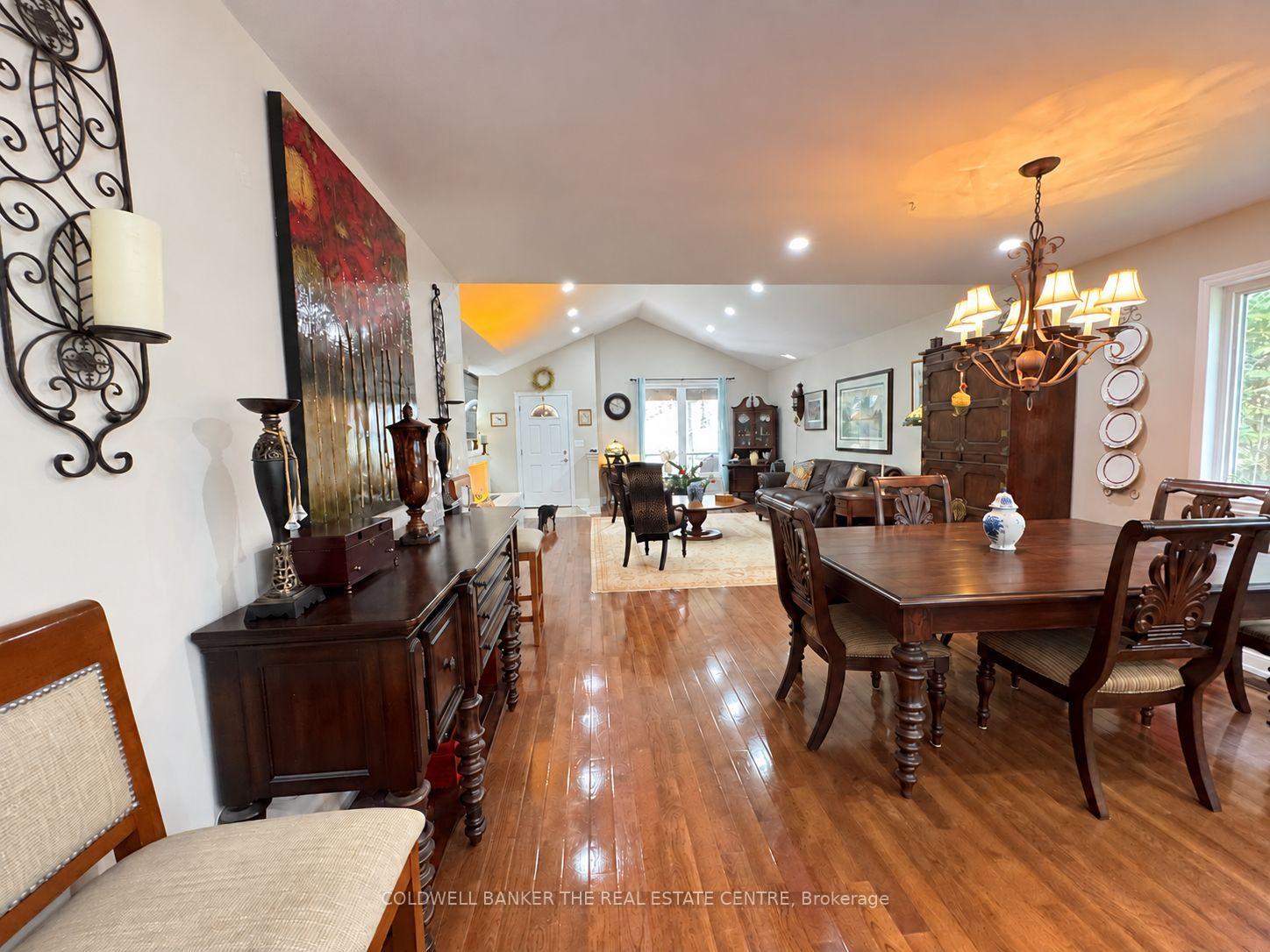 Photo 11 of 44 Iris Drive, Wasaga Beach — HOMEH