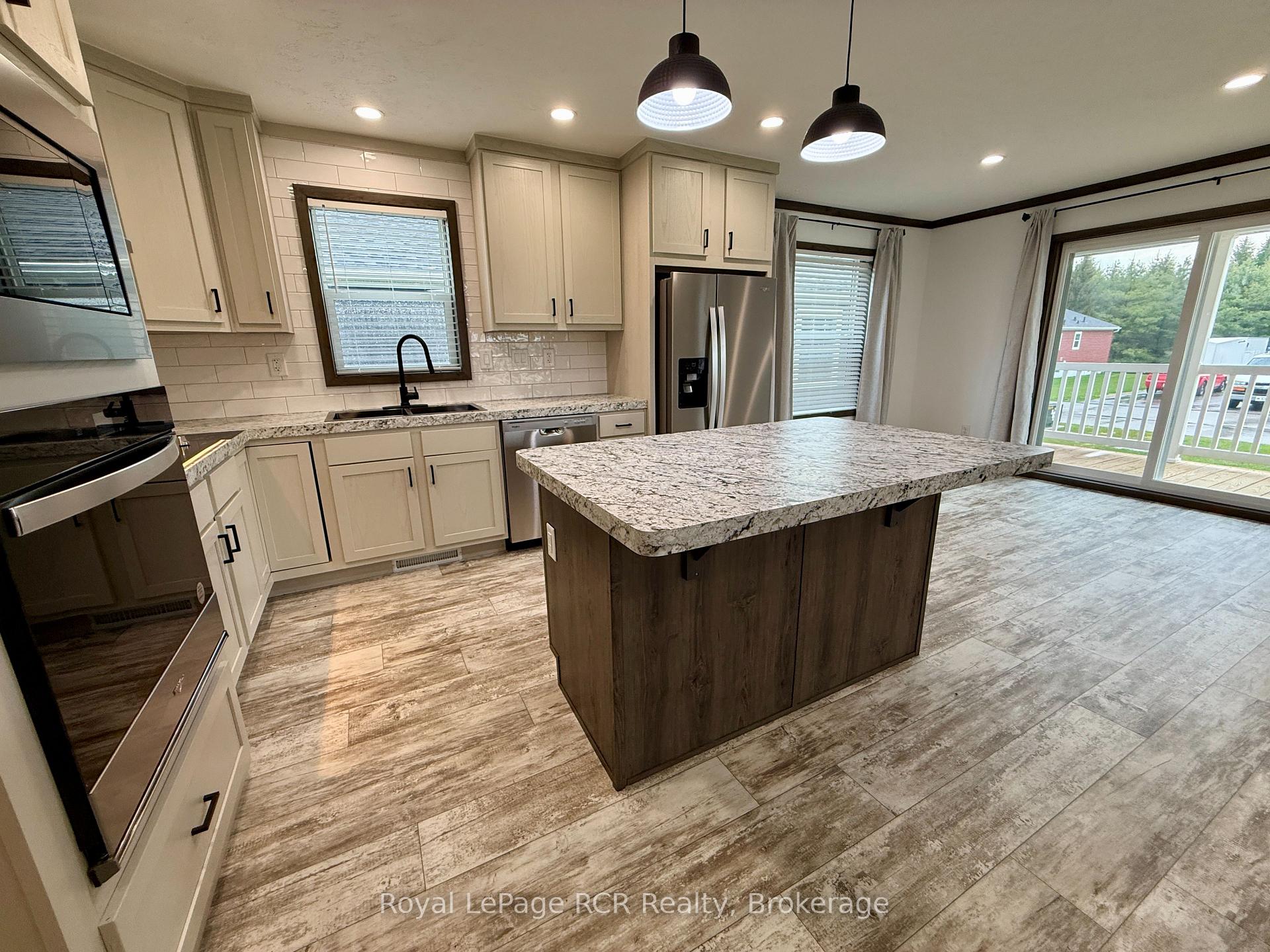 Photo 20 of 210 Spruce Drive, West Grey — HOMEH