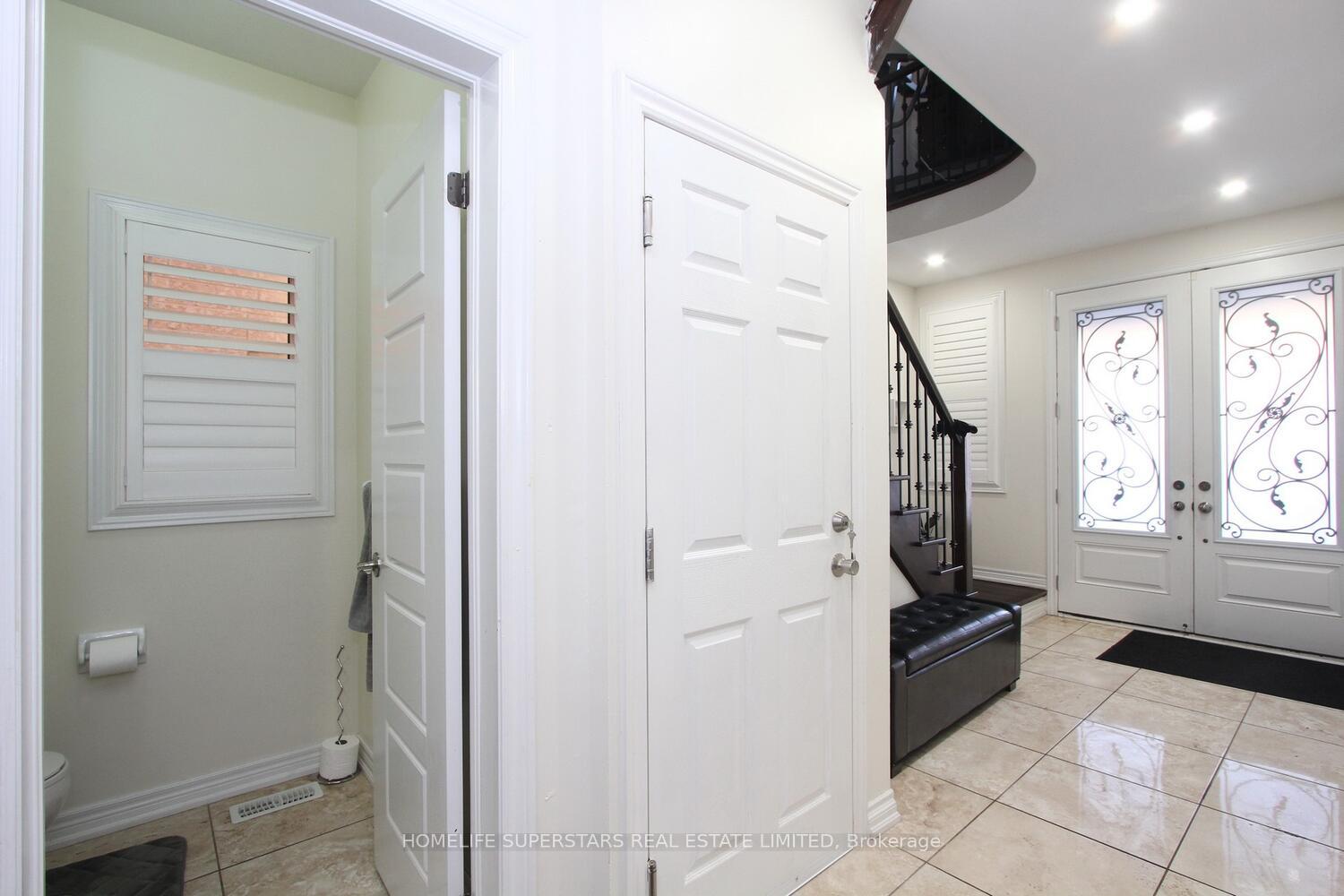 Photo 4 of 32 Speedwell Street, Brampton, Credit Valley — HOMEH
