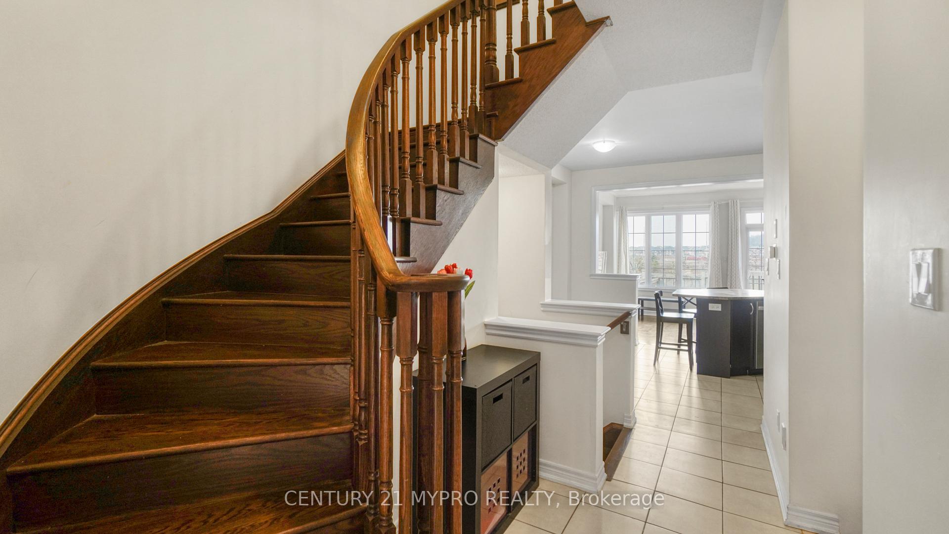 Photo 8 of 36 Coastline Drive, Brampton, Bram West — HOMEH