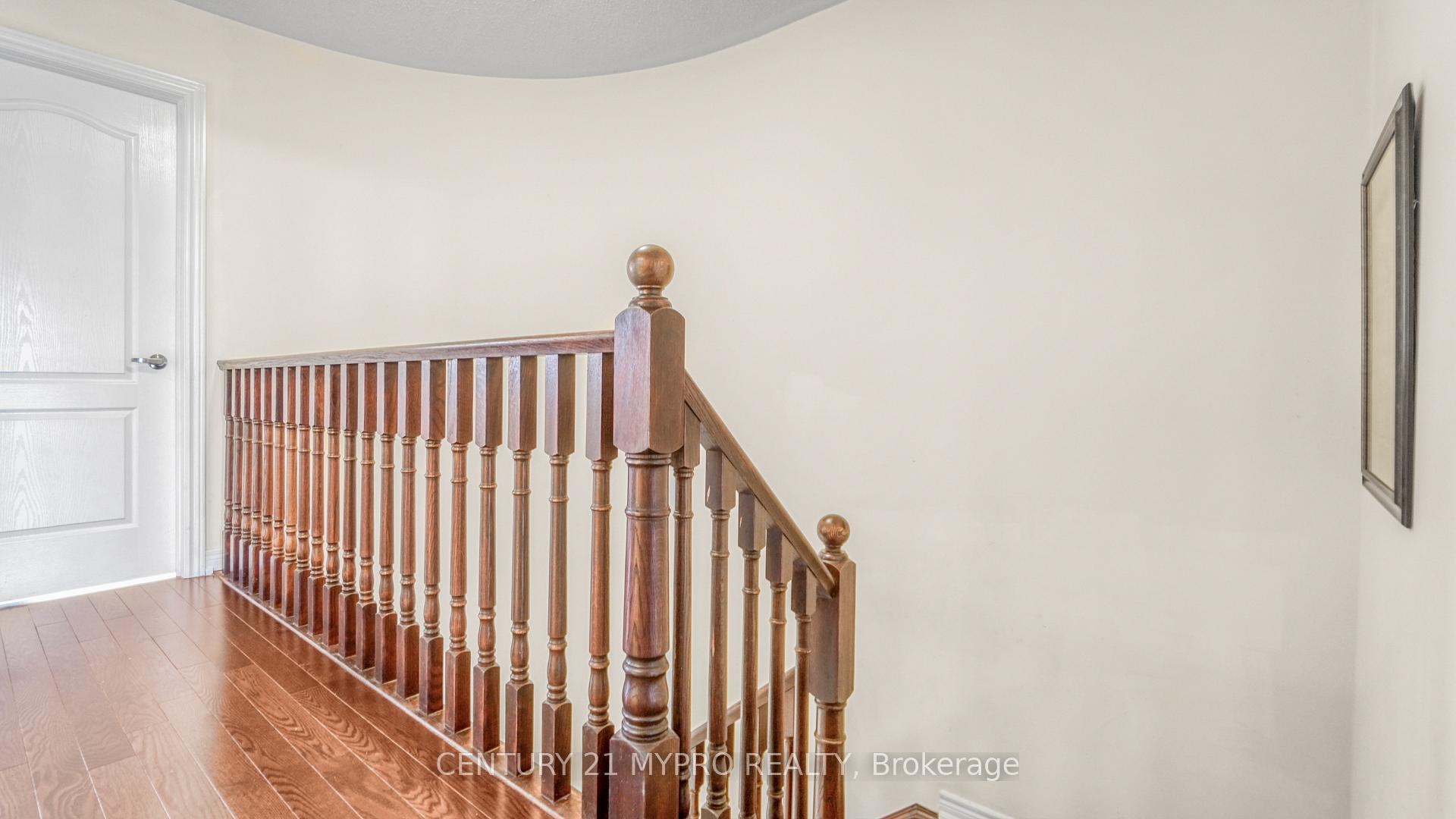 Photo 17 of 36 Coastline Drive, Brampton, Bram West — HOMEH