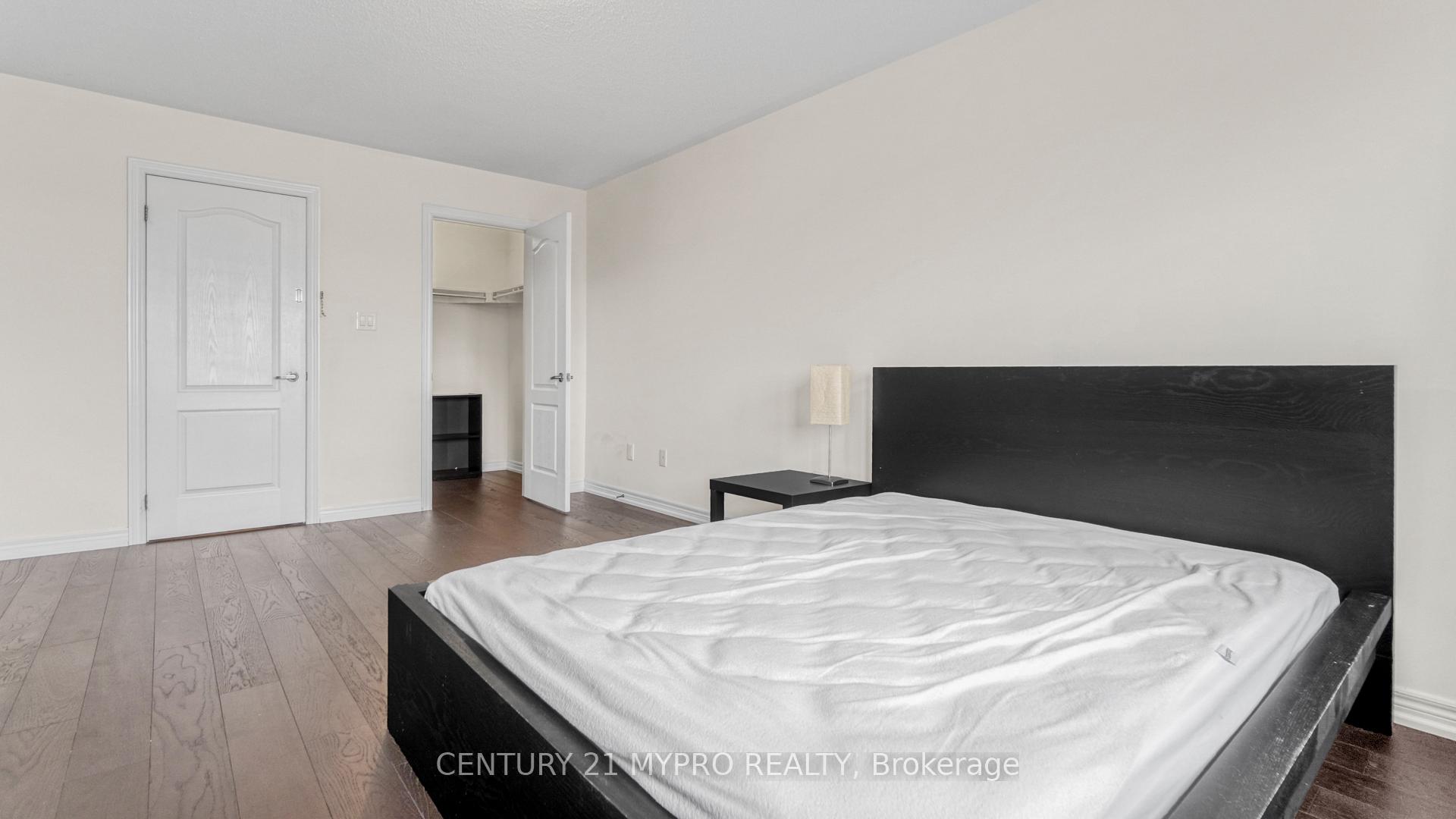 Photo 19 of 36 Coastline Drive, Brampton, Bram West — HOMEH