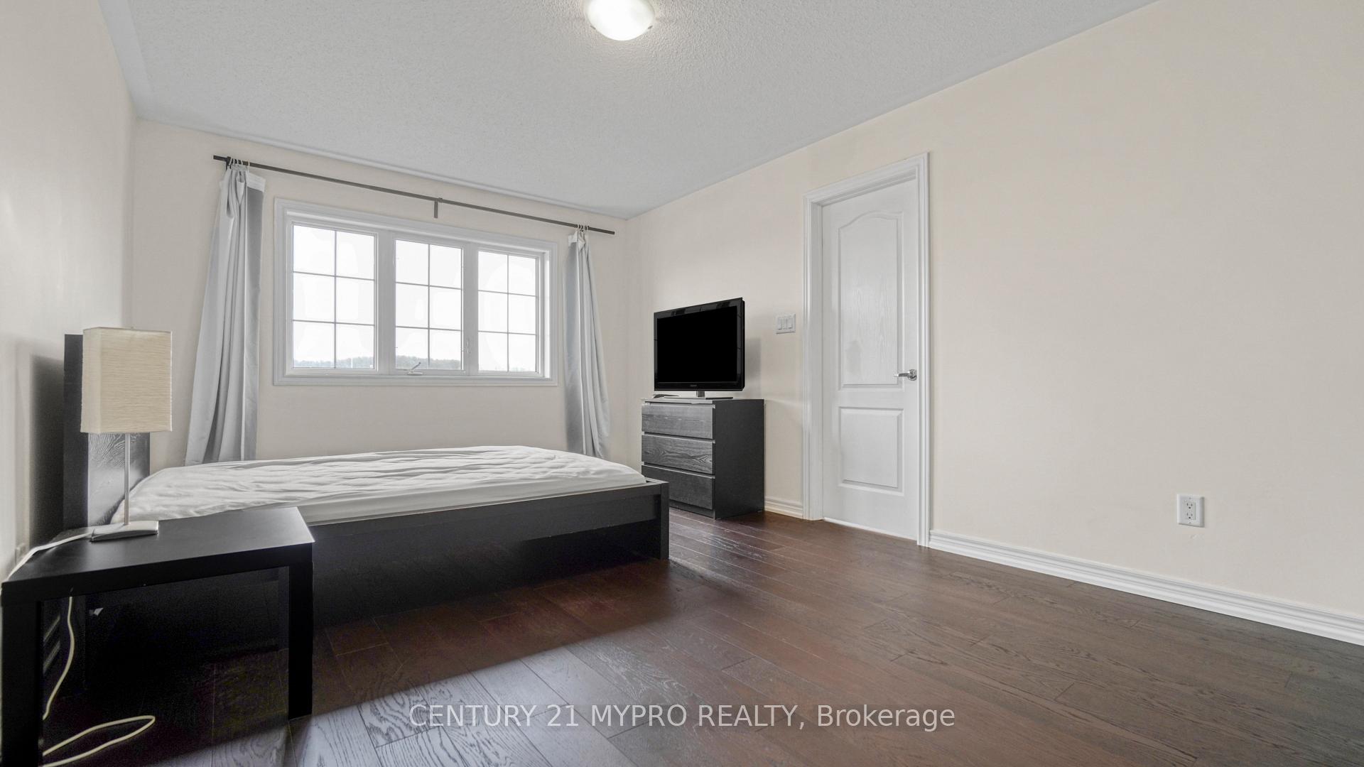 Photo 20 of 36 Coastline Drive, Brampton, Bram West — HOMEH
