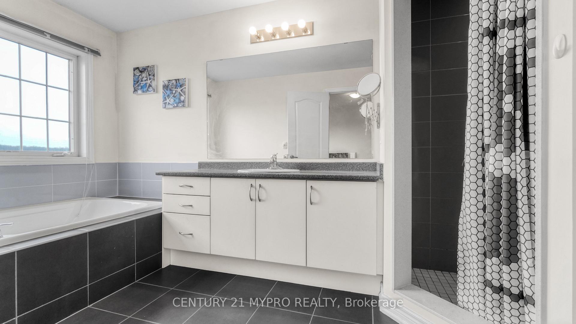 Photo 21 of 36 Coastline Drive, Brampton, Bram West — HOMEH