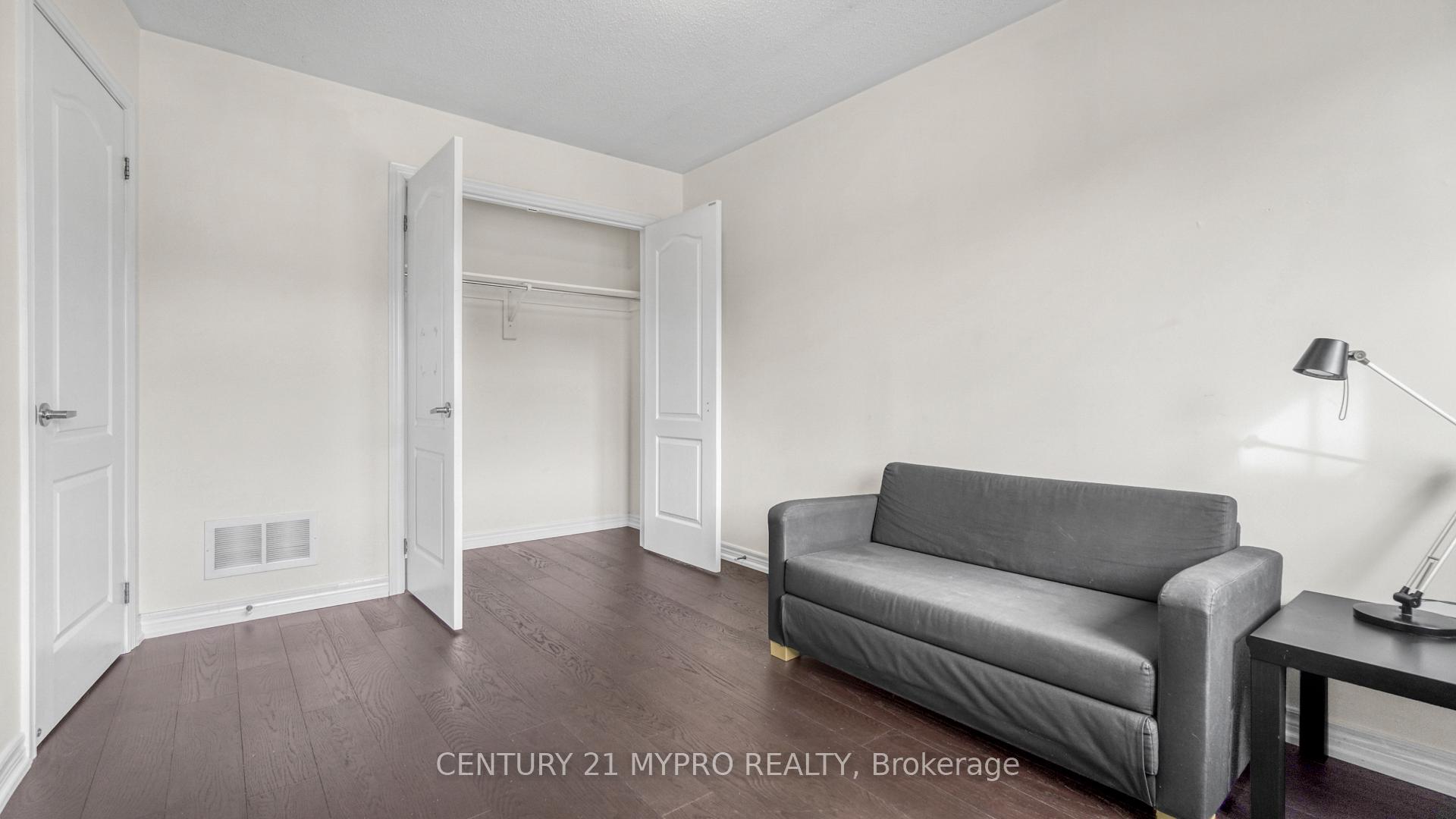 Photo 23 of 36 Coastline Drive, Brampton, Bram West — HOMEH
