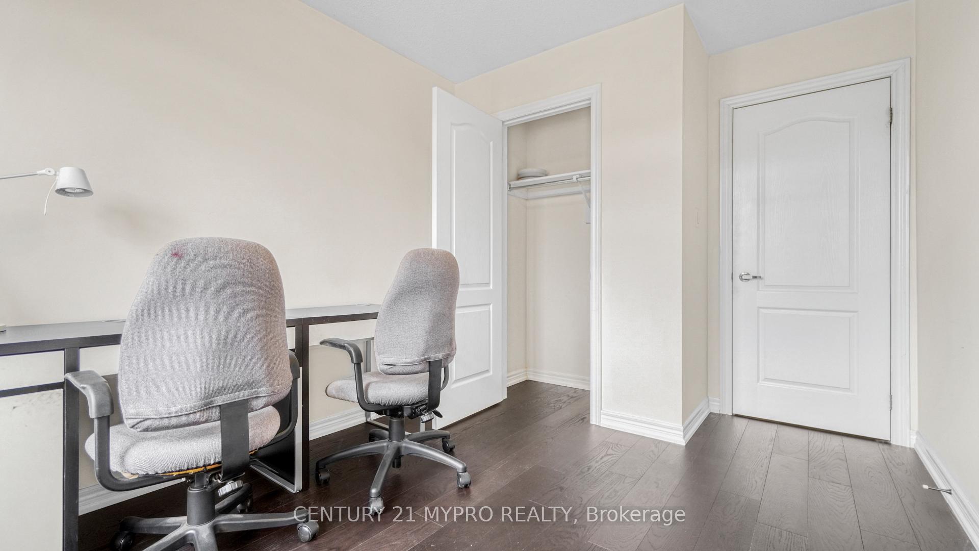 Photo 25 of 36 Coastline Drive, Brampton, Bram West — HOMEH