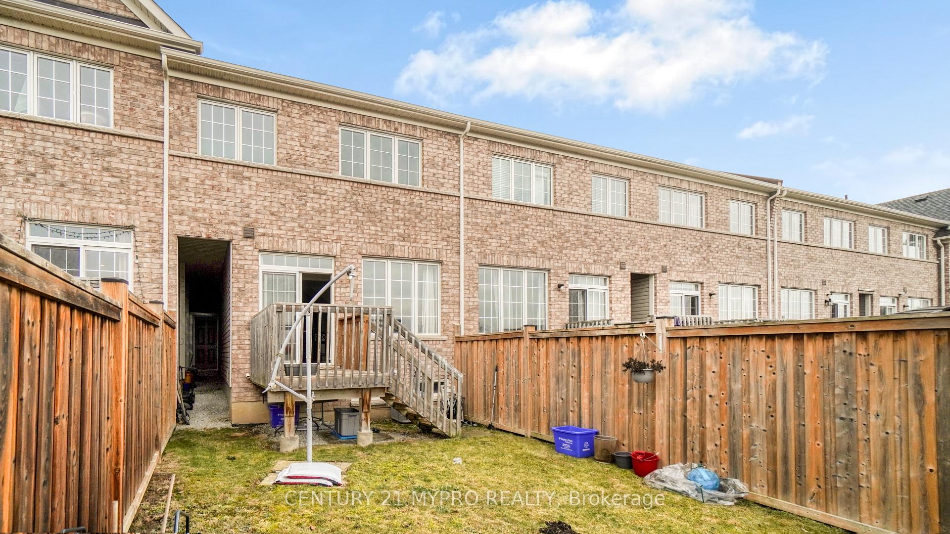 Photo 32 of 36 Coastline Drive, Brampton, Bram West — HOMEH