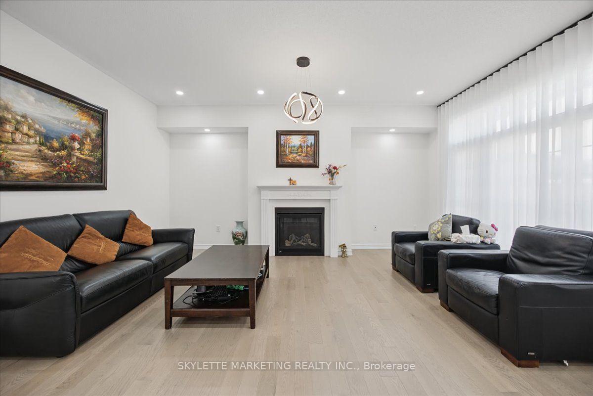 Photo 5 of 1 Cranley Road, East Gwillimbury, Sharon — HOMEH