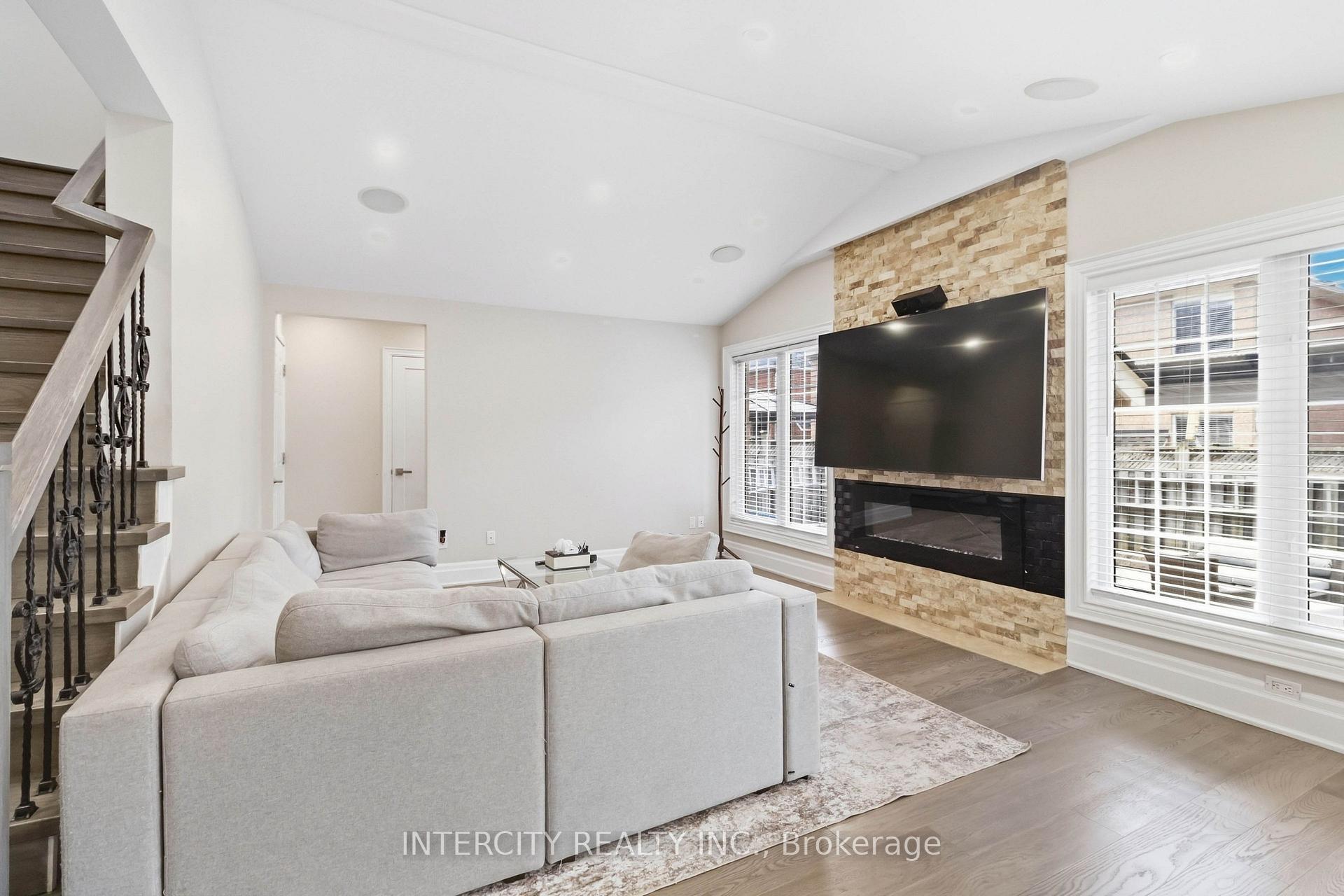Photo 6 of 700 Trudeau Drive, Milton, Beaty — HOMEH