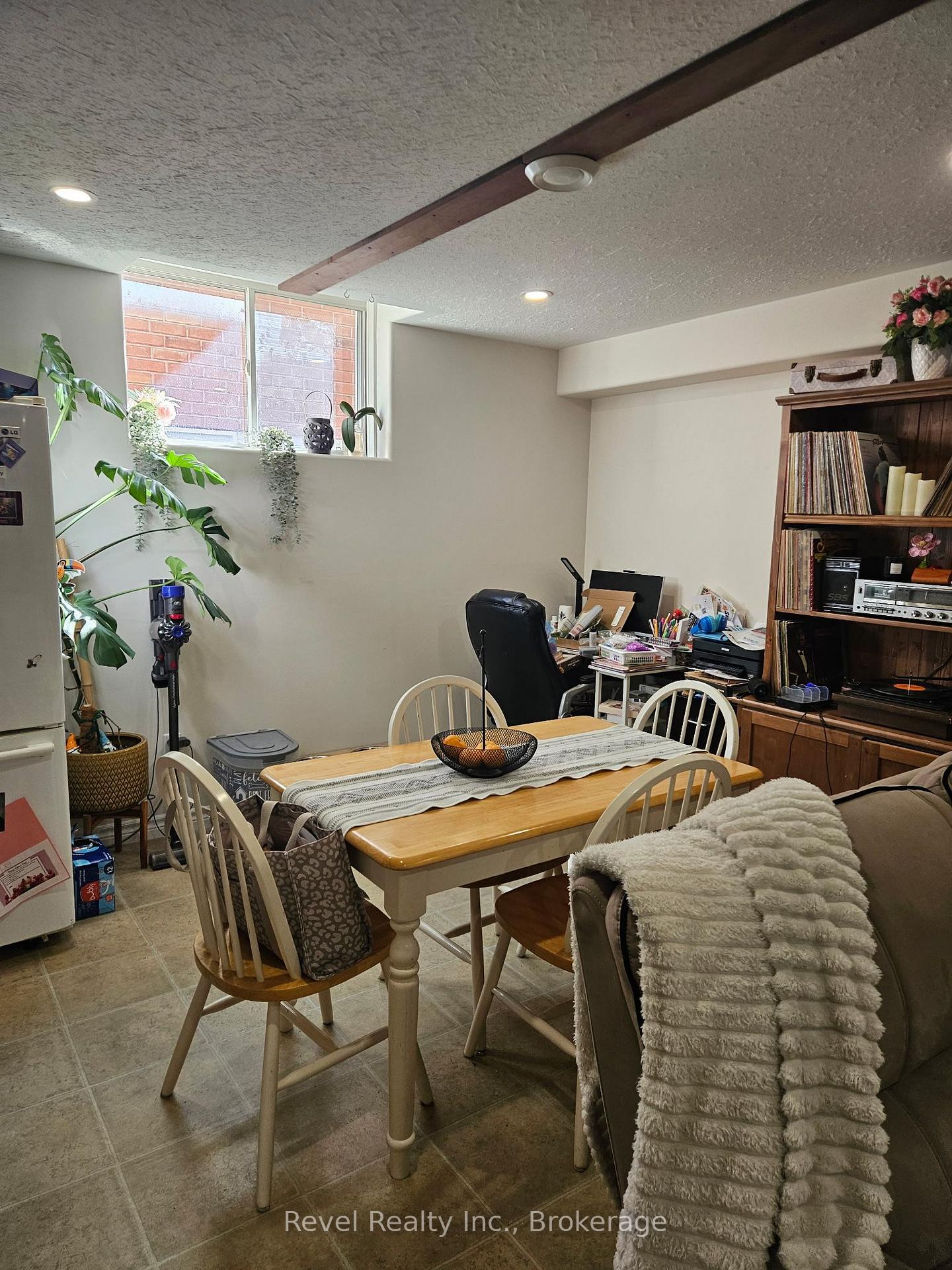 Photo 4 of Unit Lower, 59 Mcgibbon Boulevard, Kawartha Lakes, Lindsay — HOMEH