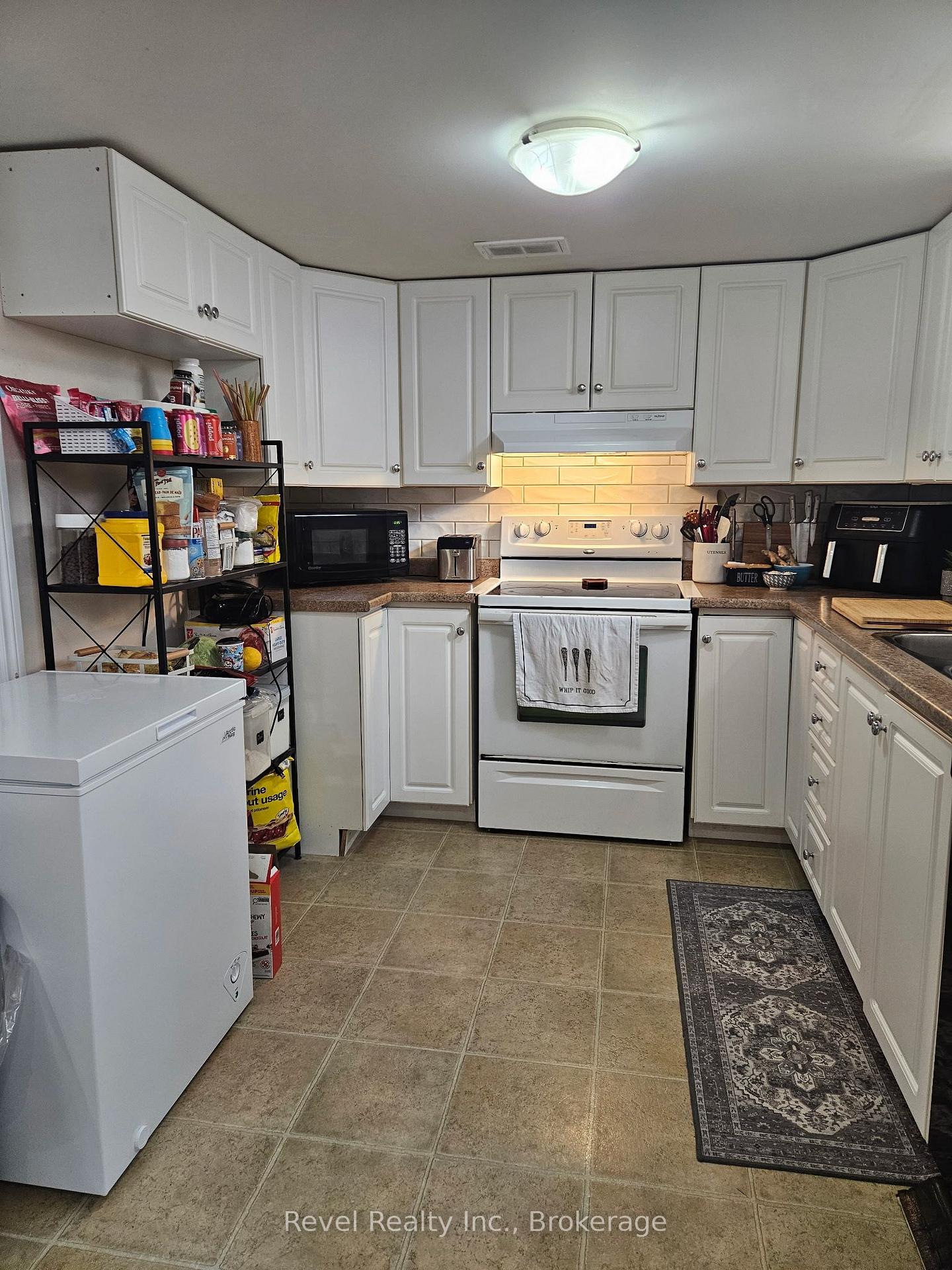 Photo 10 of Unit Lower, 59 Mcgibbon Boulevard, Kawartha Lakes, Lindsay — HOMEH