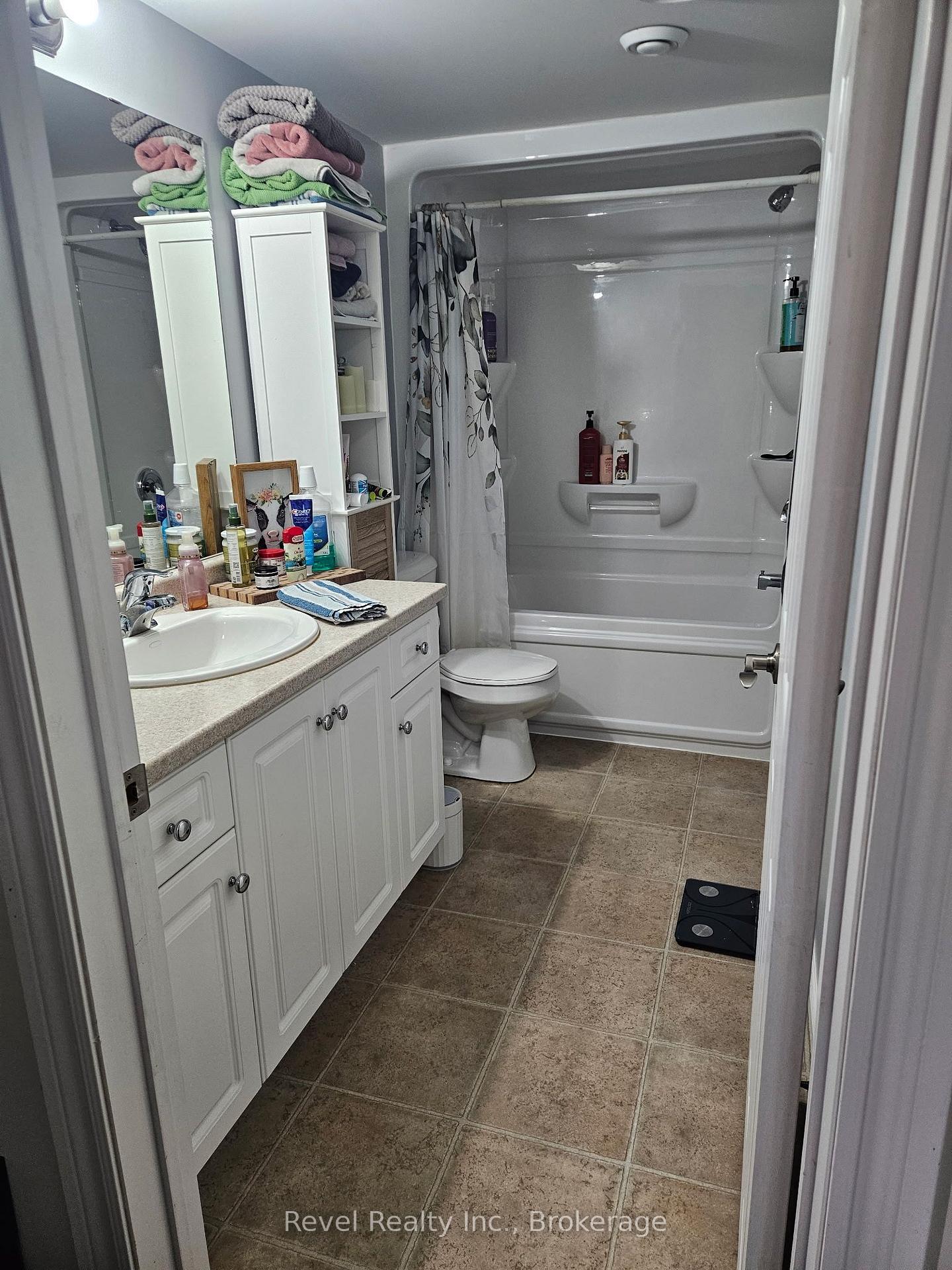 Photo 18 of Unit Lower, 59 Mcgibbon Boulevard, Kawartha Lakes, Lindsay — HOMEH