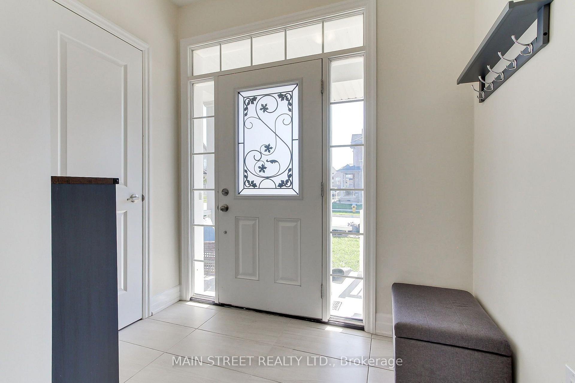 Photo 5 of 90 Kingknoll Crescent, Georgina, Keswick South — HOMEH