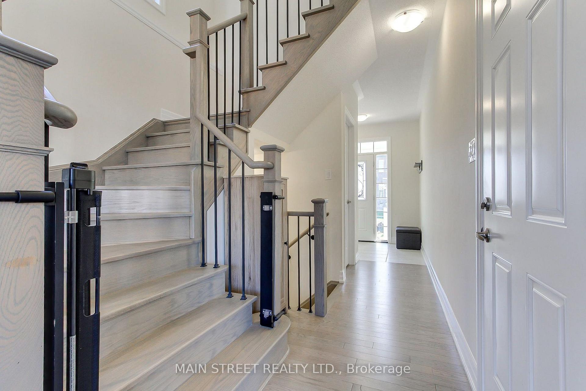Photo 6 of 90 Kingknoll Crescent, Georgina, Keswick South — HOMEH