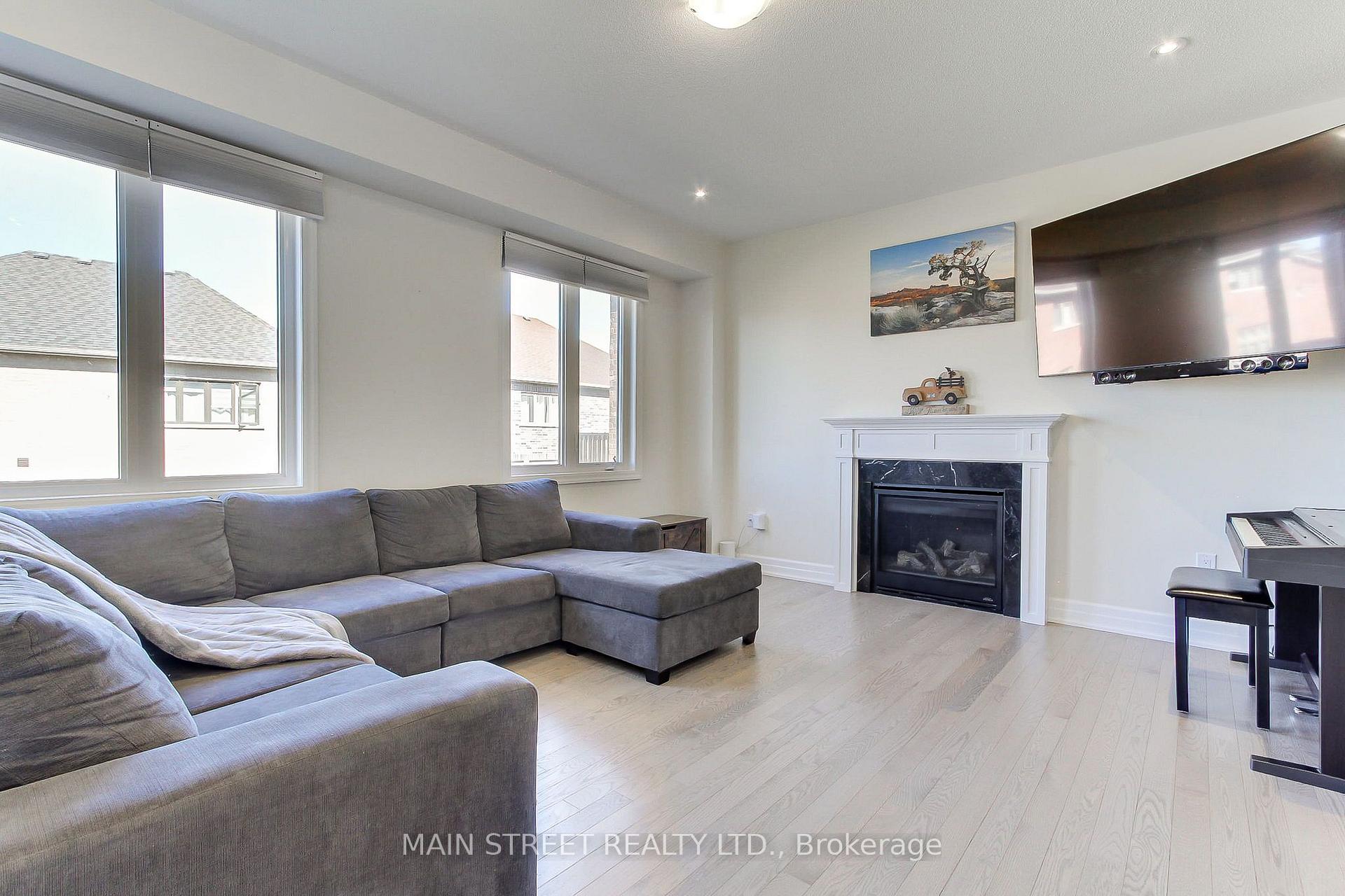Photo 9 of 90 Kingknoll Crescent, Georgina, Keswick South — HOMEH