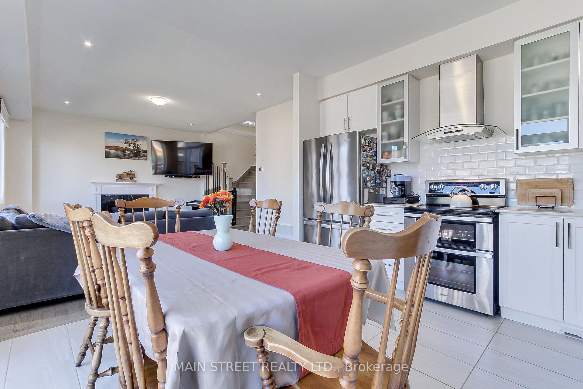 Photo 13 of 90 Kingknoll Crescent, Georgina, Keswick South — HOMEH
